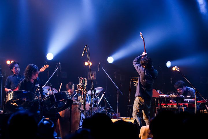 【レポート】Ovall、Curly Giraff、ホテルニュートーキョーが出演した＜The Real Music Show Vol.02＞で夏を堪能！ mu130821_jeeprealmusic02_hotelnewtokyo_0531-1