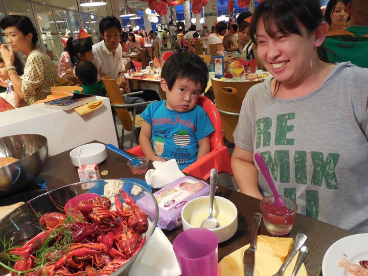 【グルメレポ】イケアでザリガニを食らう！ 毎年恒例の＜ザリガニ・パーティ＞に行ってきた！ food130906_ikea_939