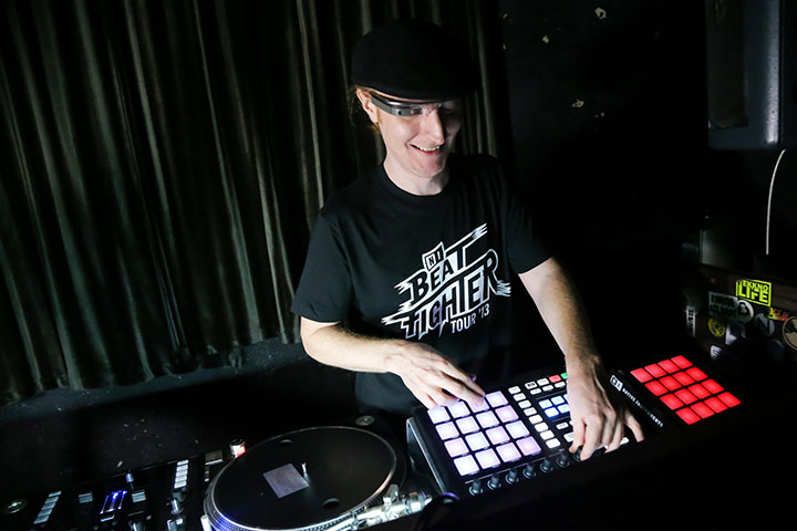 【速レポ】DJスタイルの可能性を感じる！ Native Instrumentsが仕掛ける＜Beat Fighter Tour＞初日レポをお届け music131119_ni_2189