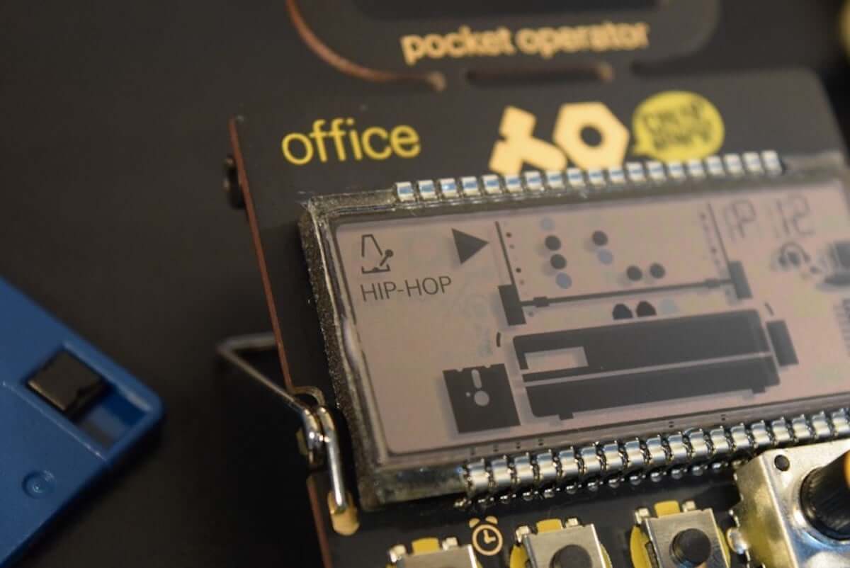 80年代のパソコンやOA機器の音でリズムが作れる、小型ドラム・マシン『PO-24 office』の魅力 music_teenageengineering-po24_8-1200x802