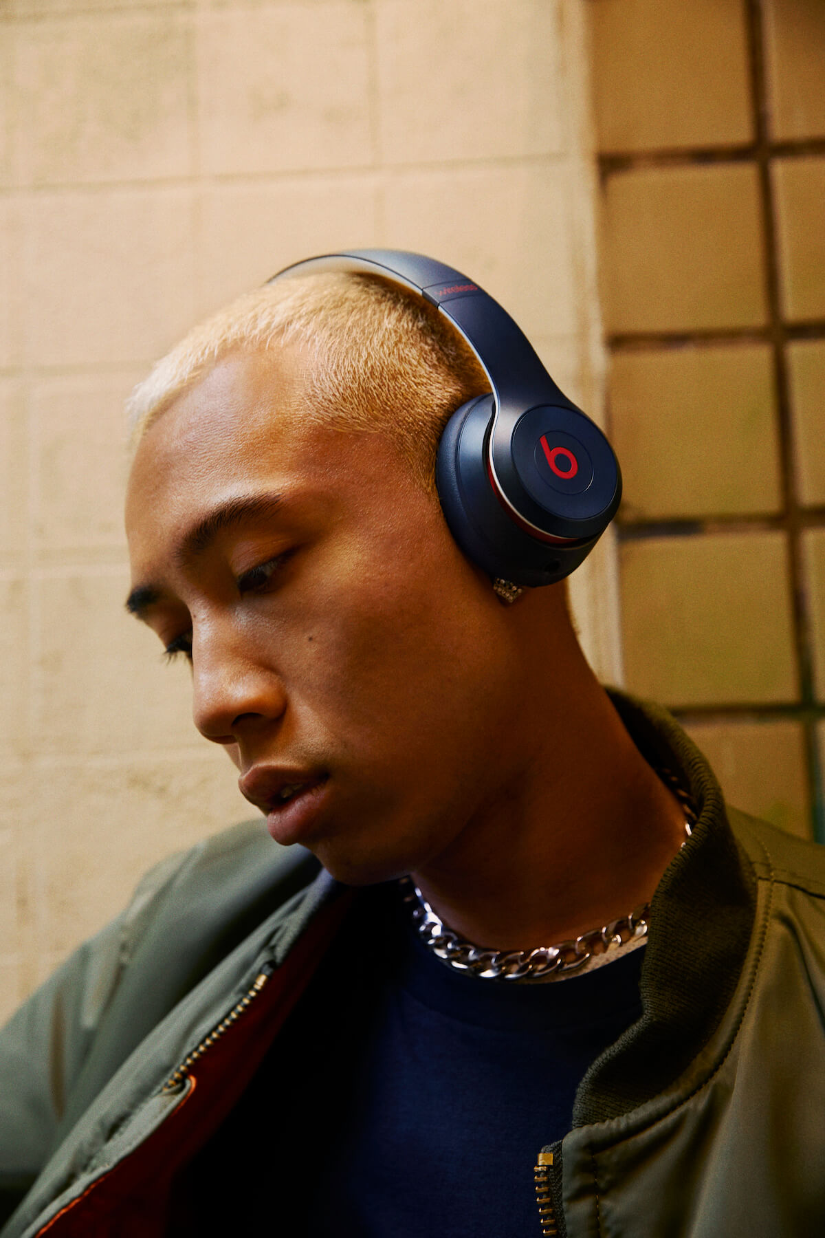 人気海外一番 Beats Solo3 Wireless ヘッドフォン – クラブネイビー