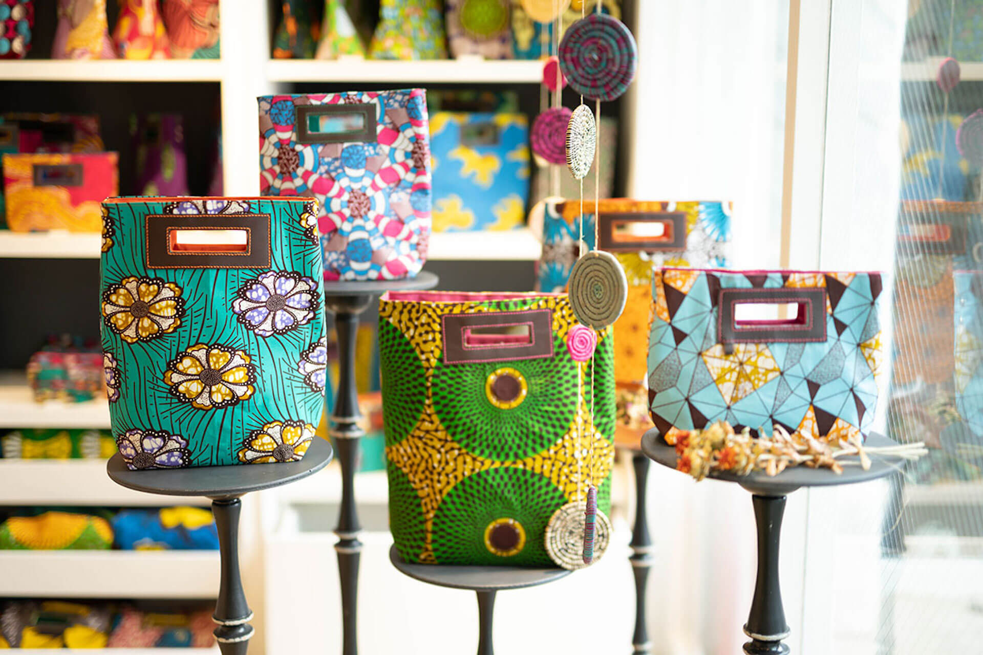 アフリカ発のファッションブランド『RICCI EVERYDAY』が作る、世界にひとつのバッグ | Qetic