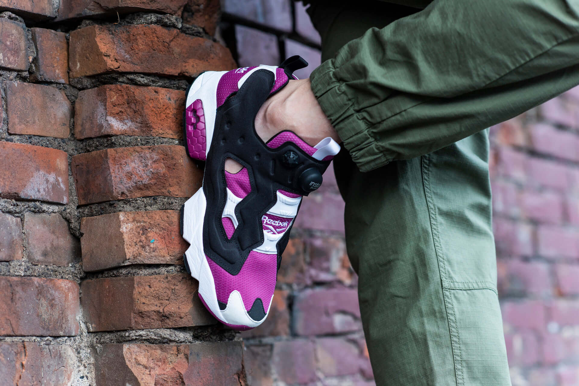 「INSTAPUMP FURY」の95年人気カラー“パープル”が復刻｜SNSに投稿するとリーボック豪華景品が当たる！ lifefashion190724reebok-instapumpfur_1-1920x1281