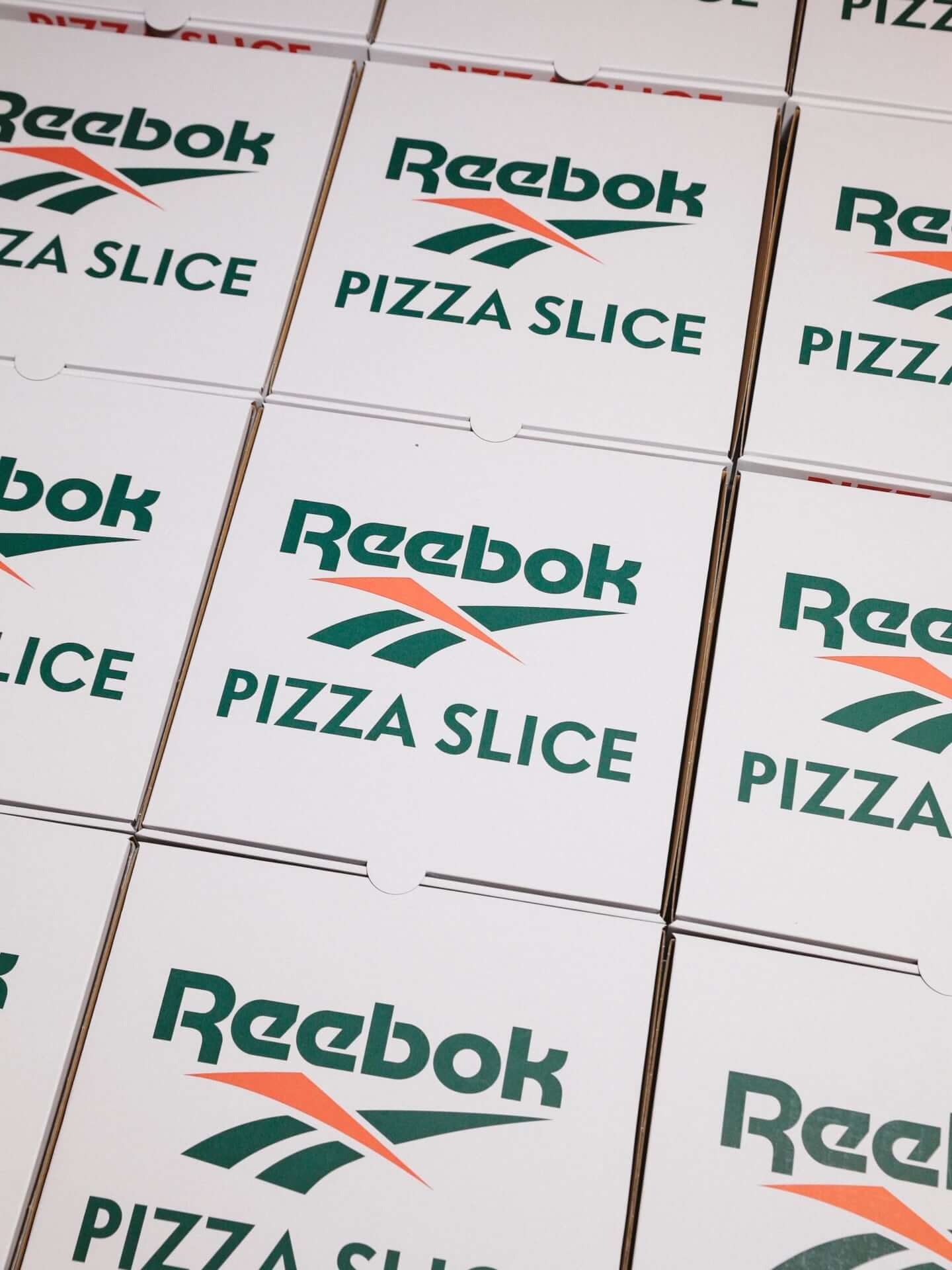 リーボックが東京発のピザショップ「PIZZA SLICE」とコラボ｜第1弾としてTシャツを限定発売 reebok-slice-13-1440x1920