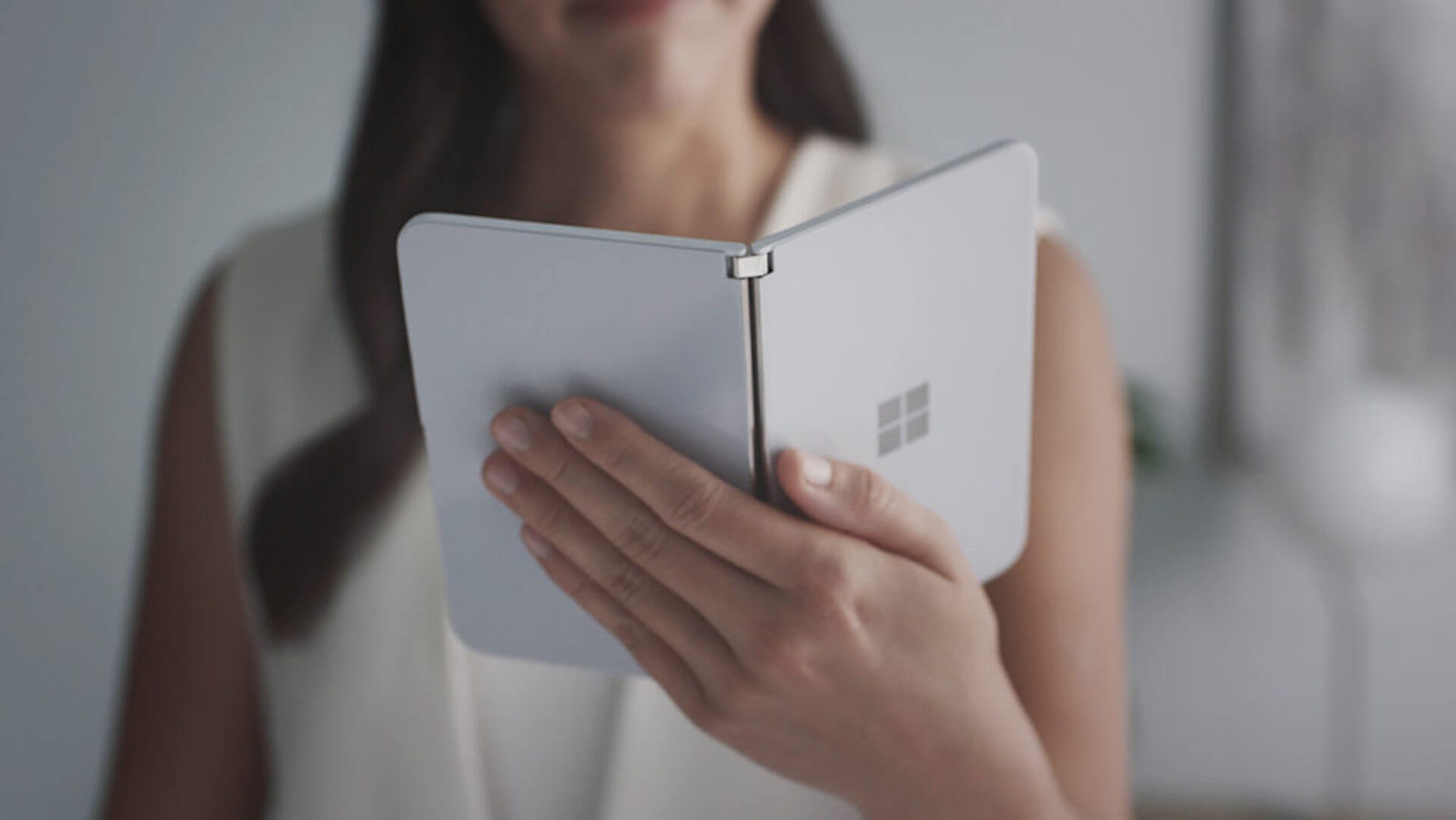 まさか！Microsoftから折りたたみスマートフォン「Surface Duo」が発売！ tech191003_surfaceduo_1