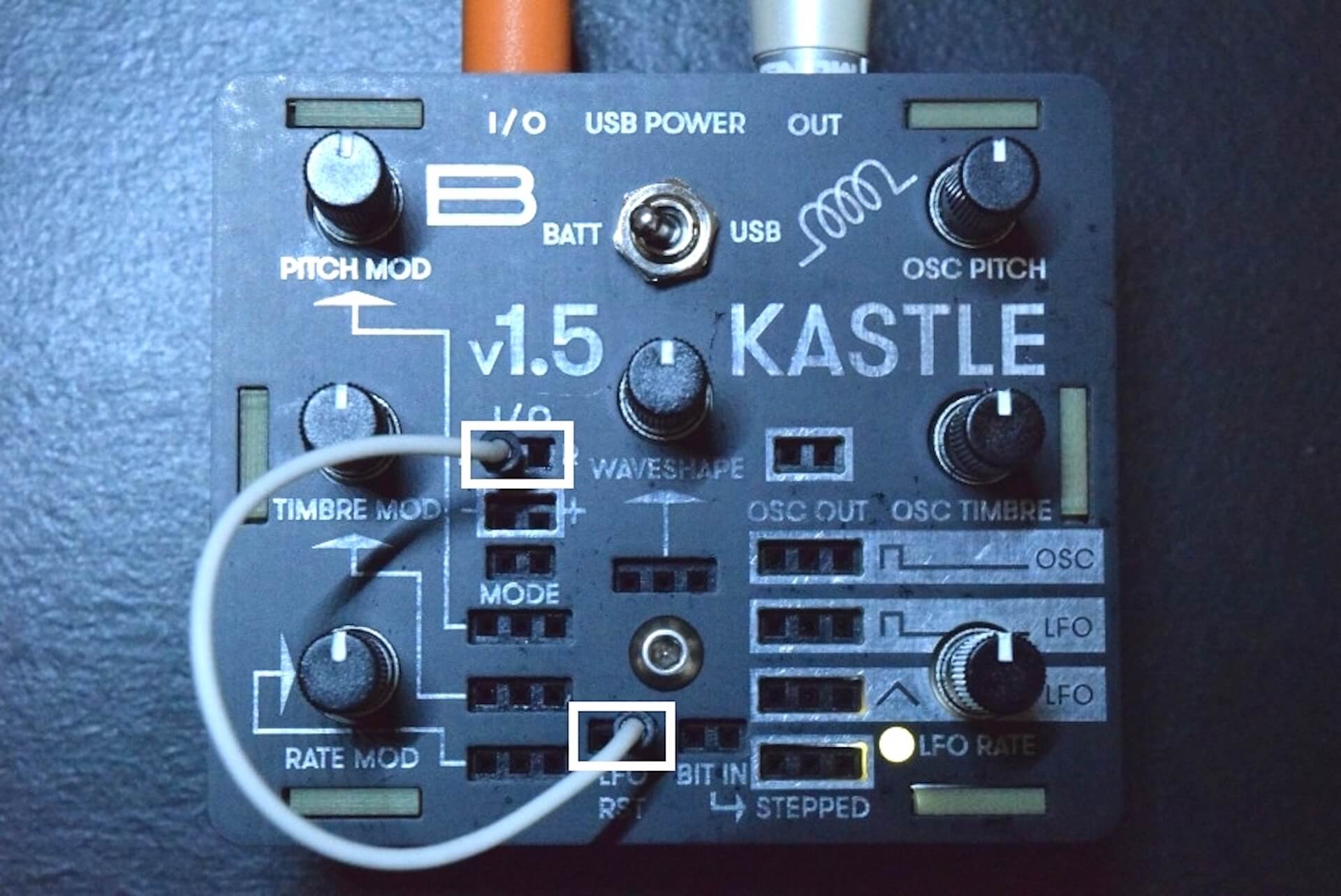 超小型モジュラー・シンセサイザー「KASTLE V1.5」のサウンドと魅力 f619f8c20d32bc53c8cbe1af6aee5415