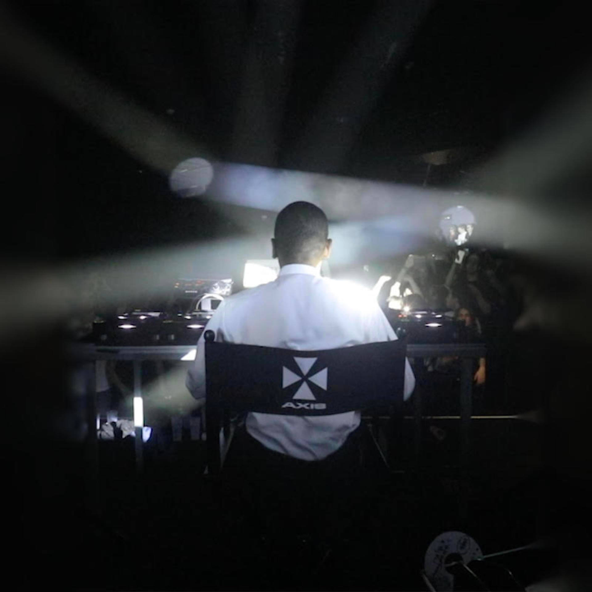 日米テクノレジェンドが共演！＜Jeff Mills -The Director’s Cut Night-＞がContactで開催決定｜ゲストにKEN ISHIIが登場 music191119_jeffmillscontact_02