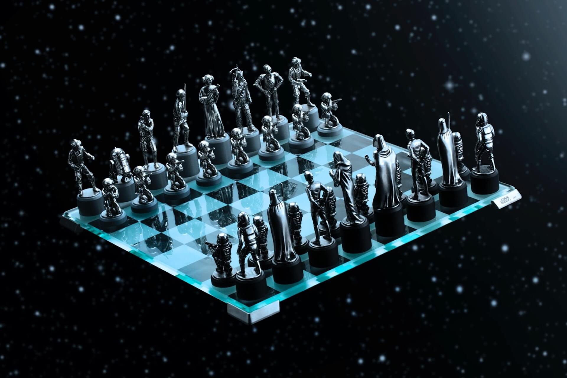 「スター・ウォーズ」シリーズのキャラクターがチェスの駒に！？高級感満載のクラシックチェスセットが発売決定 art191213_starwars_chess_13