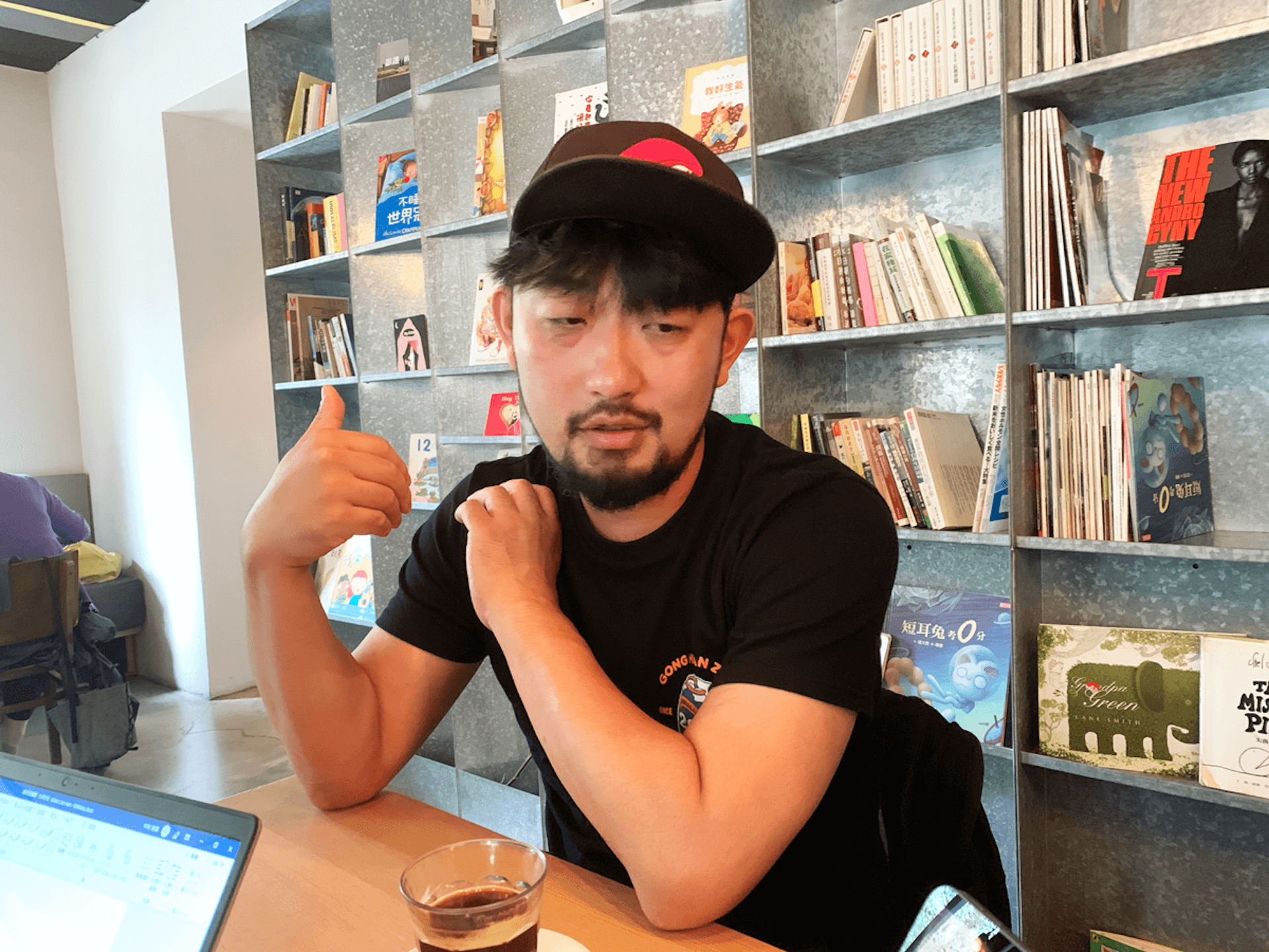 インタビュー｜日本へ魅力が伝わる台湾インディーズシーン、その先駆者と振り返るカルチャーの分岐点 004-beer-through-on-the-wall