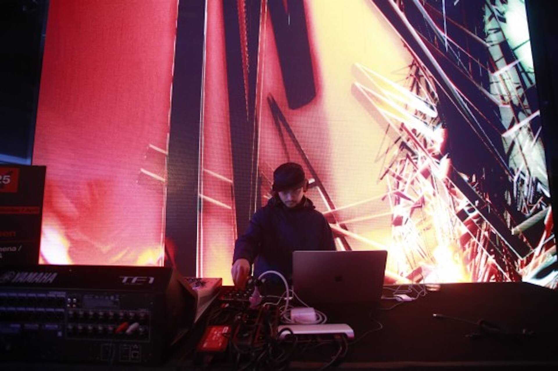 真鍋大度が語る、音楽がもたらす創造の世界 interview200210_manabedaito_choetsu_03 真鍋大度が語る、音楽がもたらす創造の世界 interview200210_manabedaito_choetsu_03