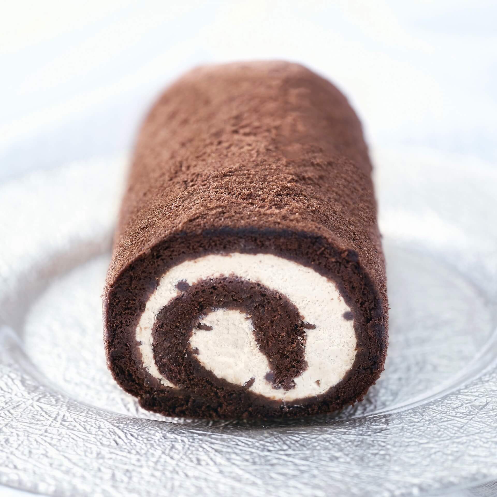チョコアイスのような食感も楽しめるカファレルの ジャンドゥーヤロールケーキ がオンラインで期間 数量限定で登場 Qetic