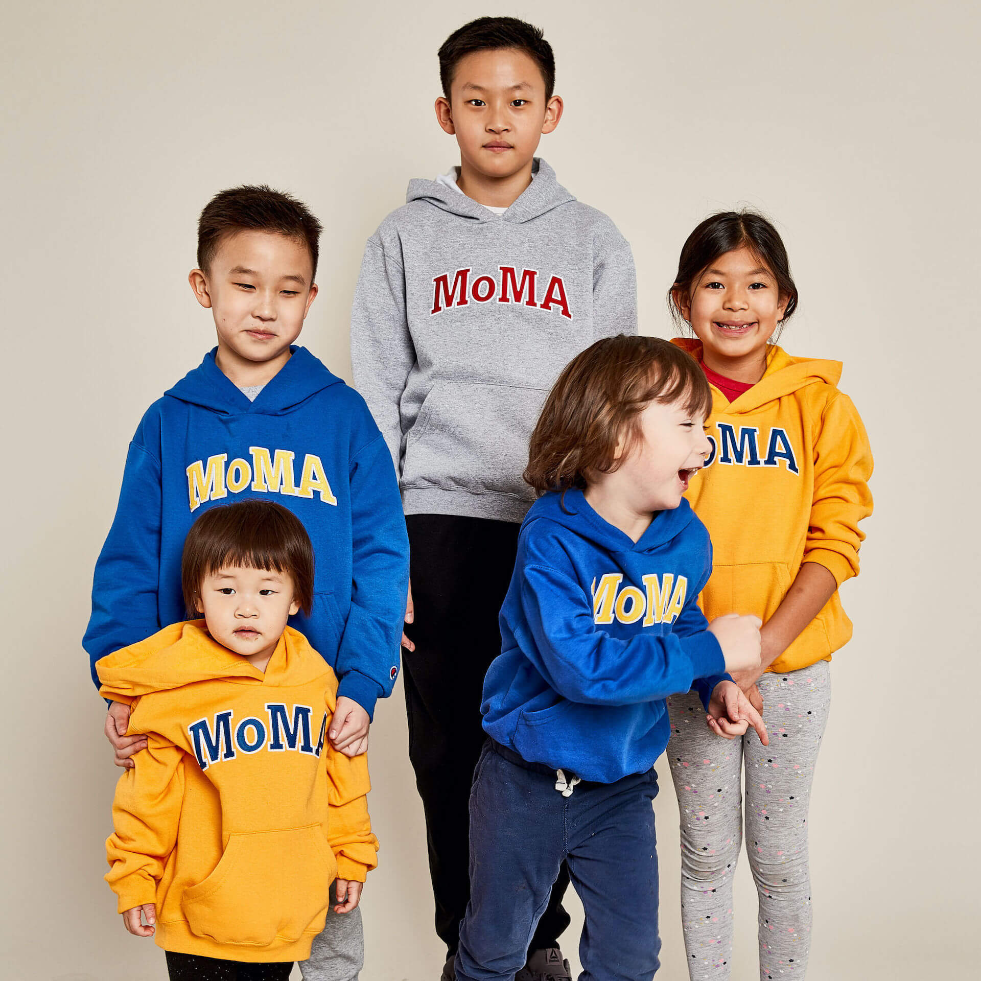 MoMAとChampionのコラボフーディにキッズサイズが登場！定番