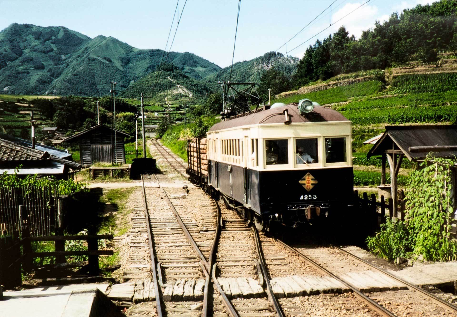 秘蔵カラー写真で味わう60年前の東京・日本