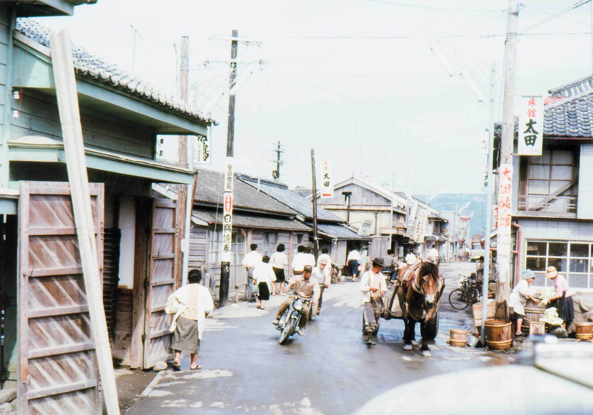 秘蔵カラー写真で味わう60年前の東京・日本