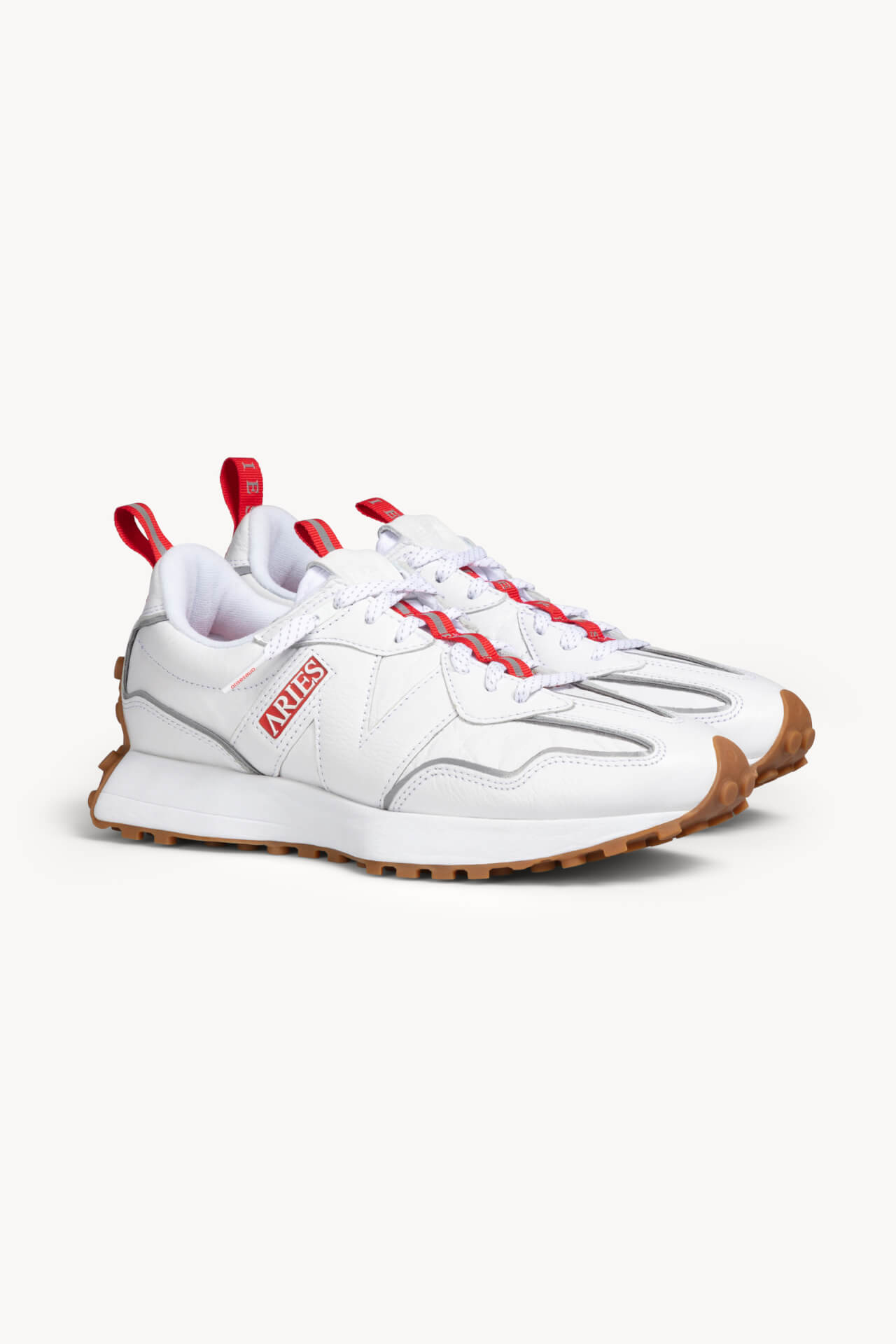 New BalanceとAriesがコラボ！ライフスタイルシューズ『327』にオール