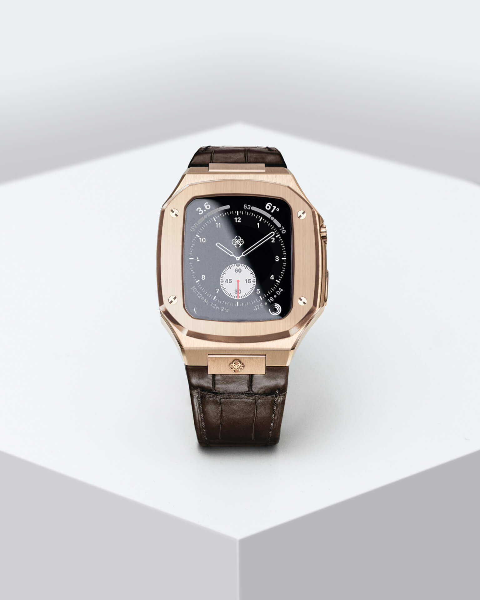 「GOLDEN CONCEPT」の高級Apple Watchケースにレザーストラップモデルが登場！世界999個限定で予約受付スタート | Qetic