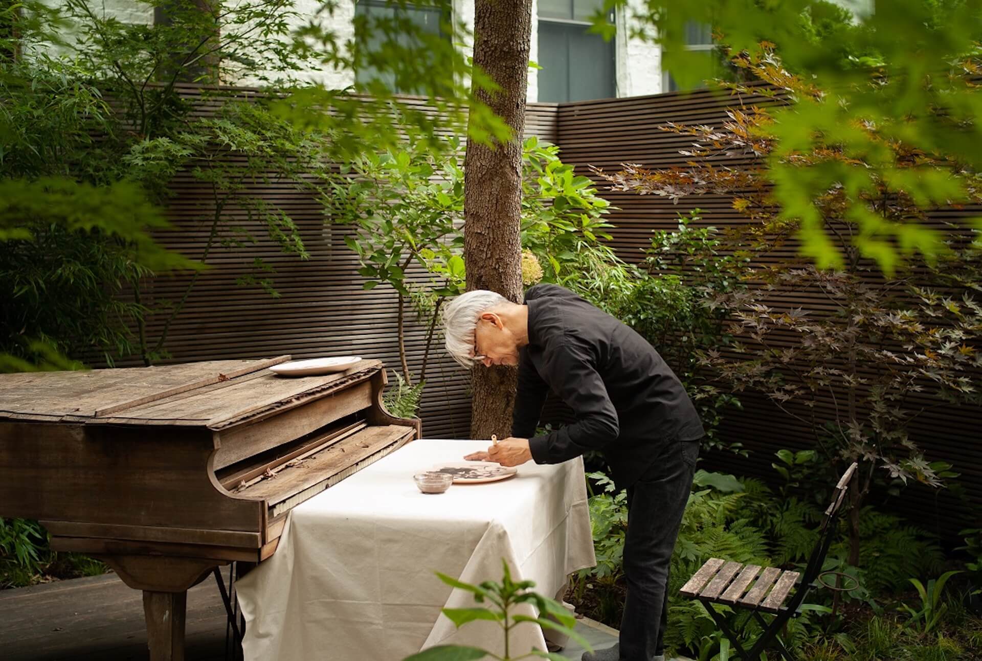 坂本龍一『2020S』の制作過程を追う連載「BEHIND THE SCENE」が更新