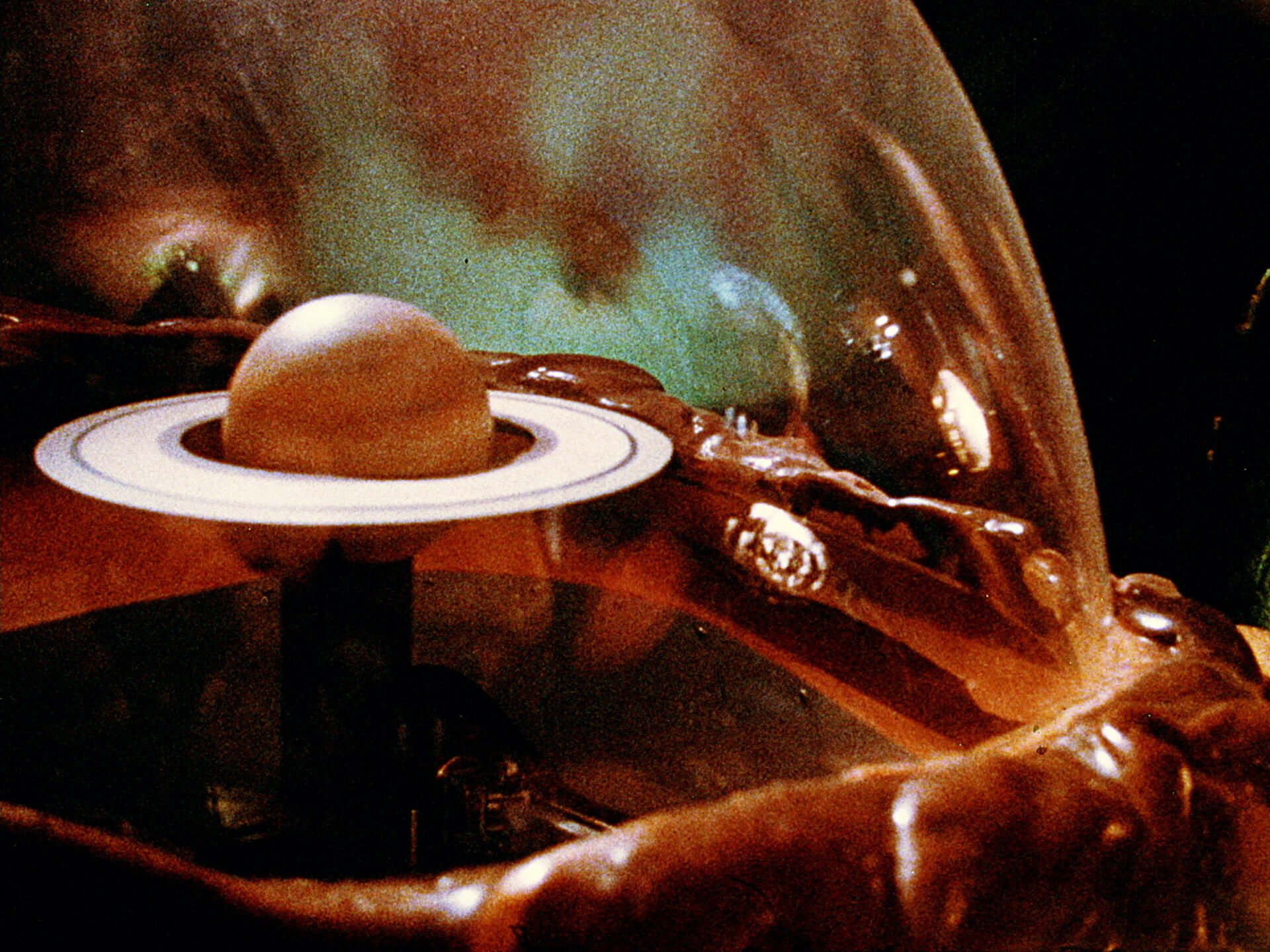 音楽の力で宇宙船を操縦する土星人Sun Raの姿が！『サン・ラーのスペース・イズ・ザ・プレイス』宇宙船内部の場面写真が一挙解禁 film201224_sunra_1-1920x1440