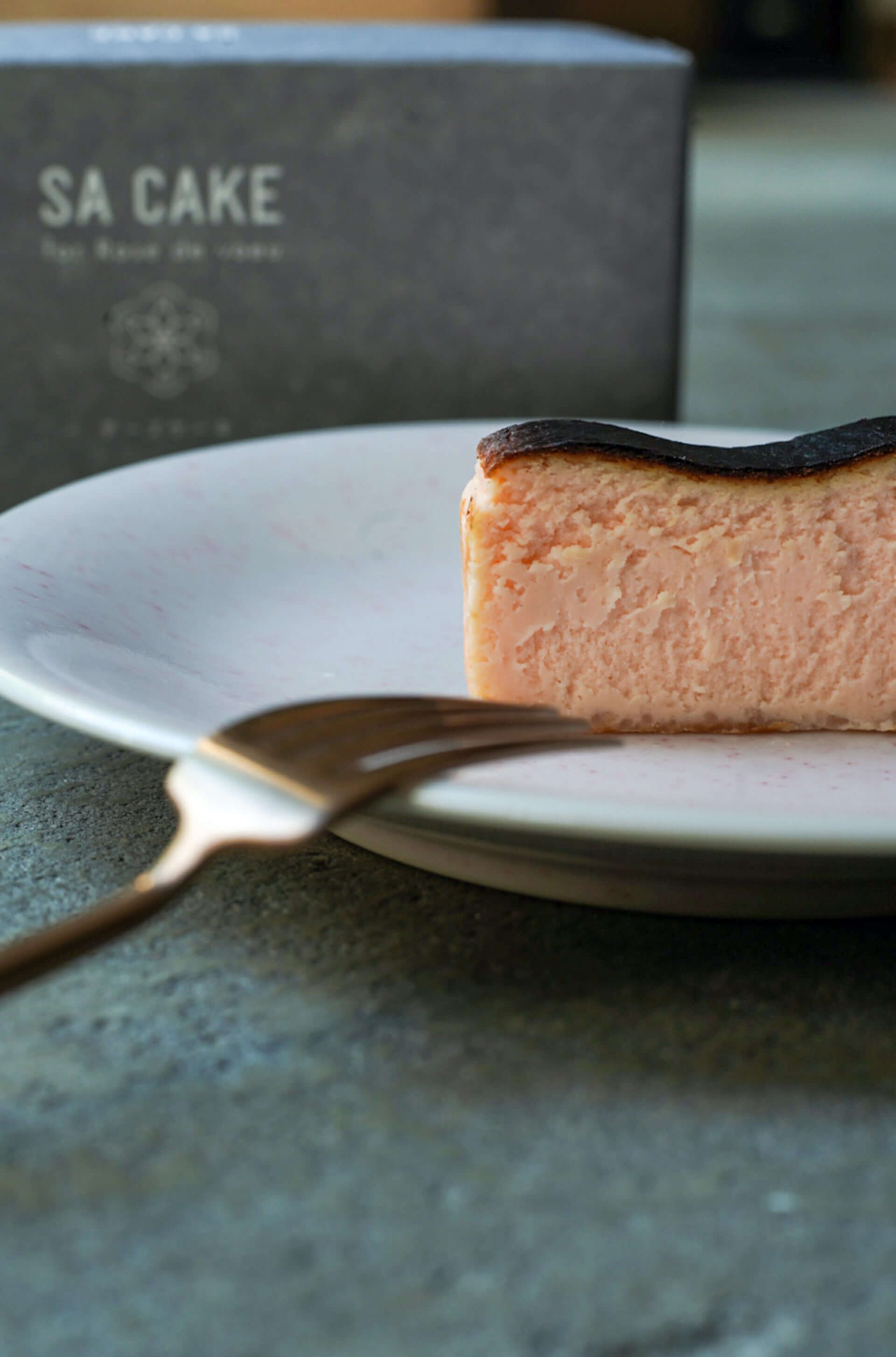 酒粕と黒豆を使用した新感覚のバスクチーズケーキ『SA CAKE for Rose de voeu』が発売決定！ gourmet210311_sacake_2-1920x2907
