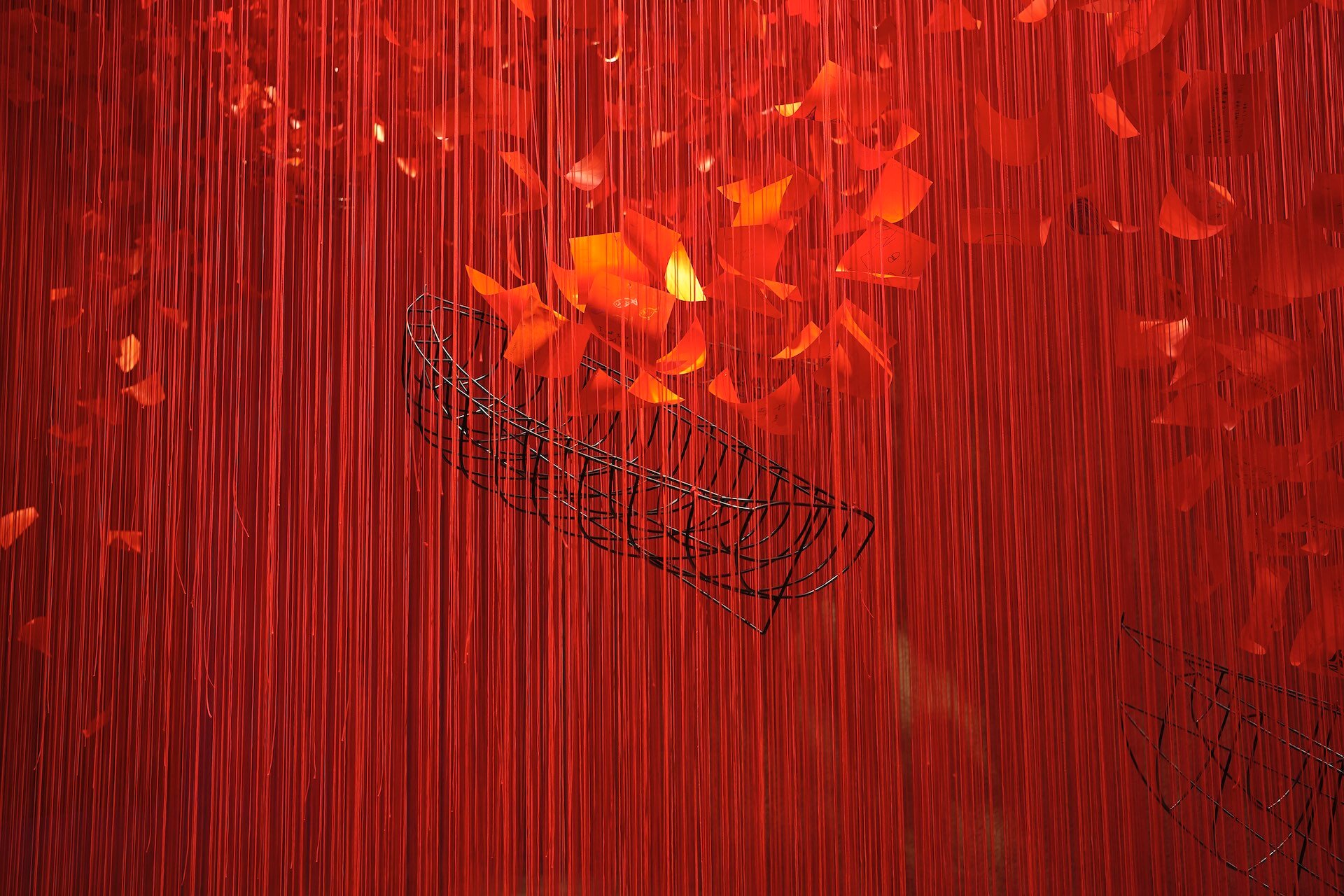 赤の世界に願いを乗せて。塩田千春「I Hope...」展　 column210329_kana-miyazawa-04