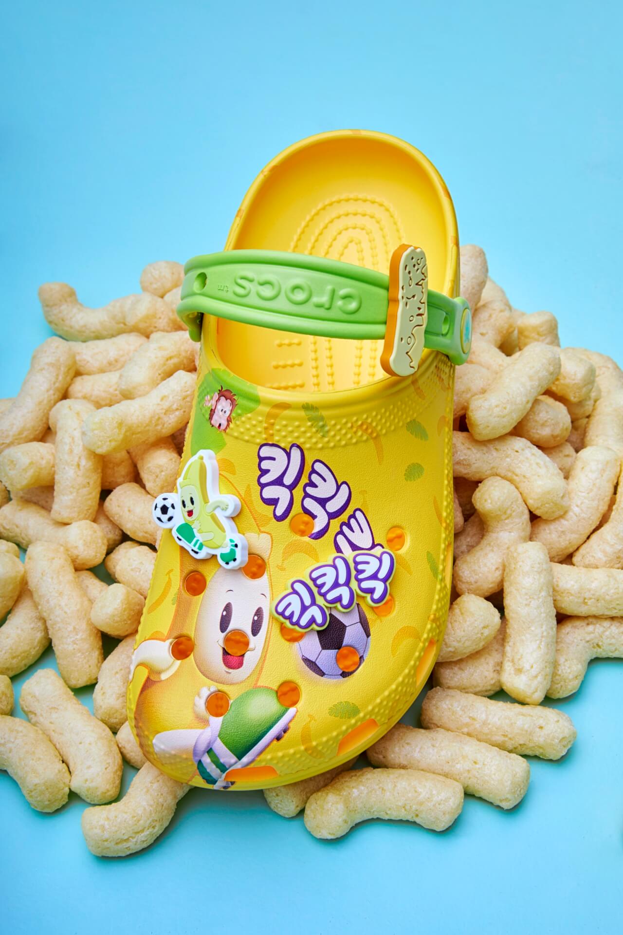 Crocsが韓国の食品メーカー「ノンシム（農心）」とコラボ！「バナナキック」のクロッグとシビッツが登場 Fashion_210714_crocs7