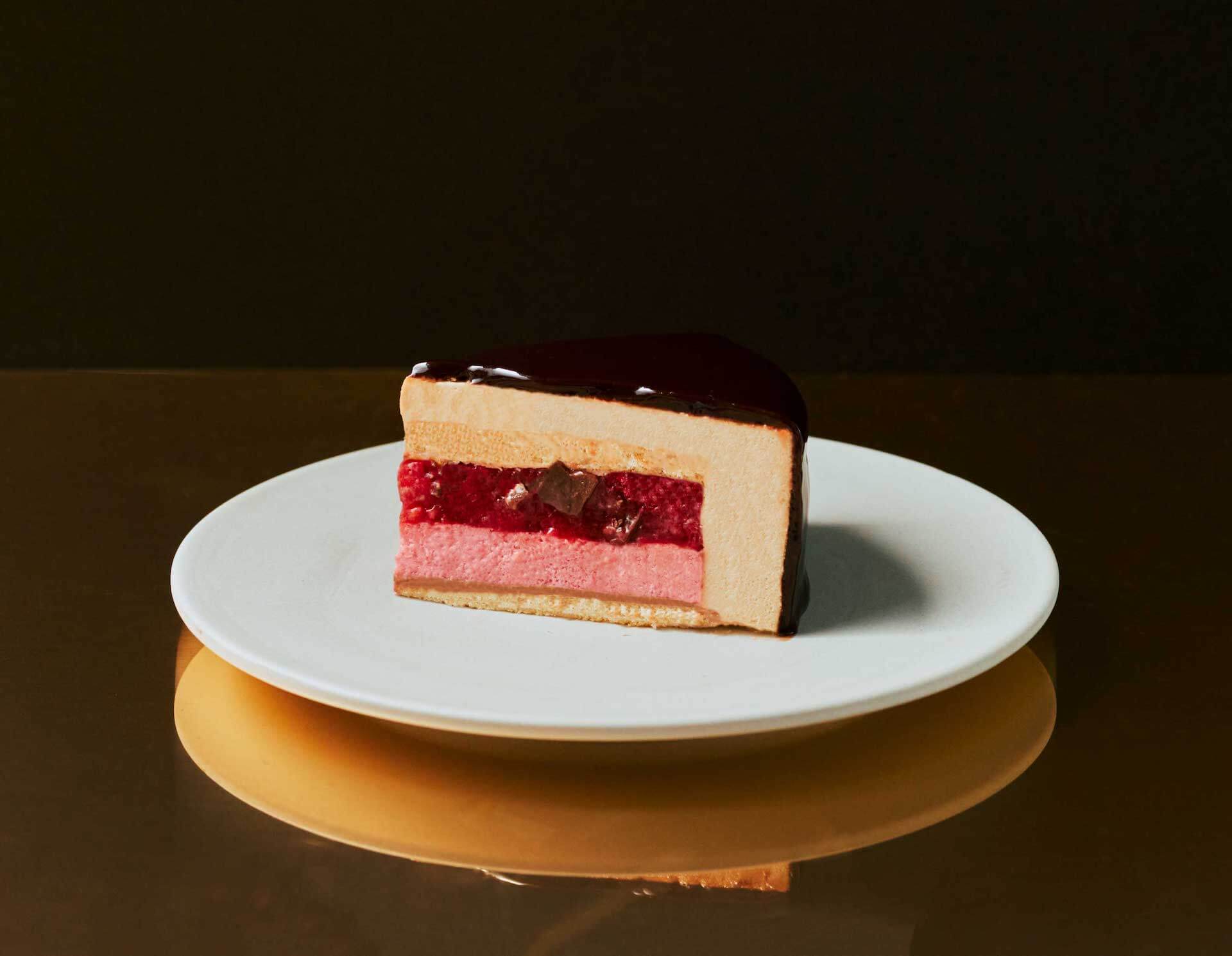 MAISON CACAOからオーベルクチュール＆あまおう苺を使用した8層のクリスマスケーキ「MAISON CAKE AMAOU」が発売決定！ gourmet211006_maisoncacao_2