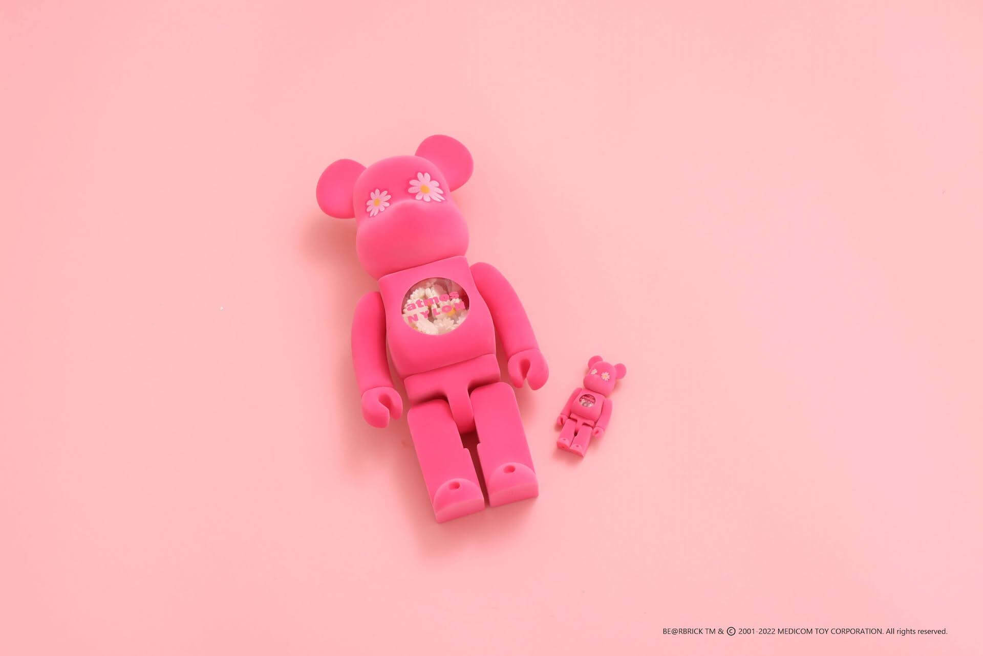 atmos pinkと雑誌NYLONがコラボしたピンクのベアブリックが発売！ life-fashion220122-bearbrick-atmos-pink-1