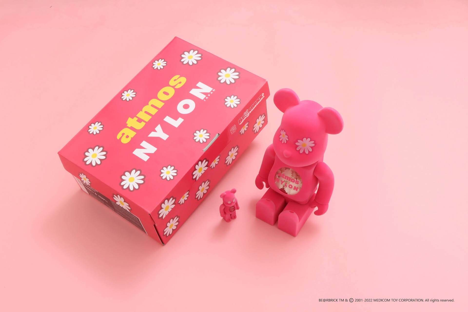 atmos pinkと雑誌NYLONがコラボしたピンクのベアブリックが発売！ | Qetic