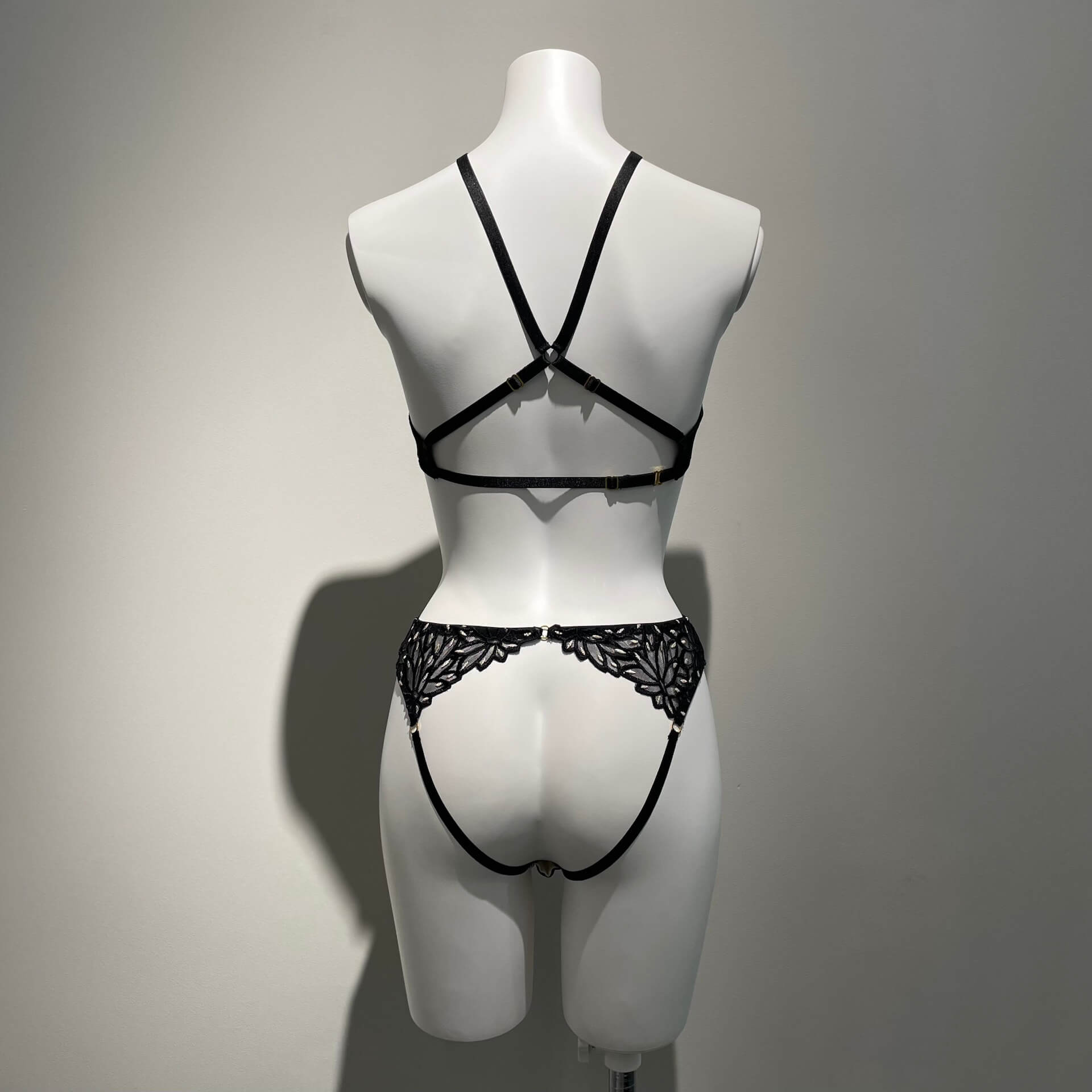 アルバージェ ランジェリーが年に1度の「PG18コレクション」新作をPARCO限定で発売！プライベートセルフィーによるビジュアルが公開 fashion220124_albage-lingerie-02