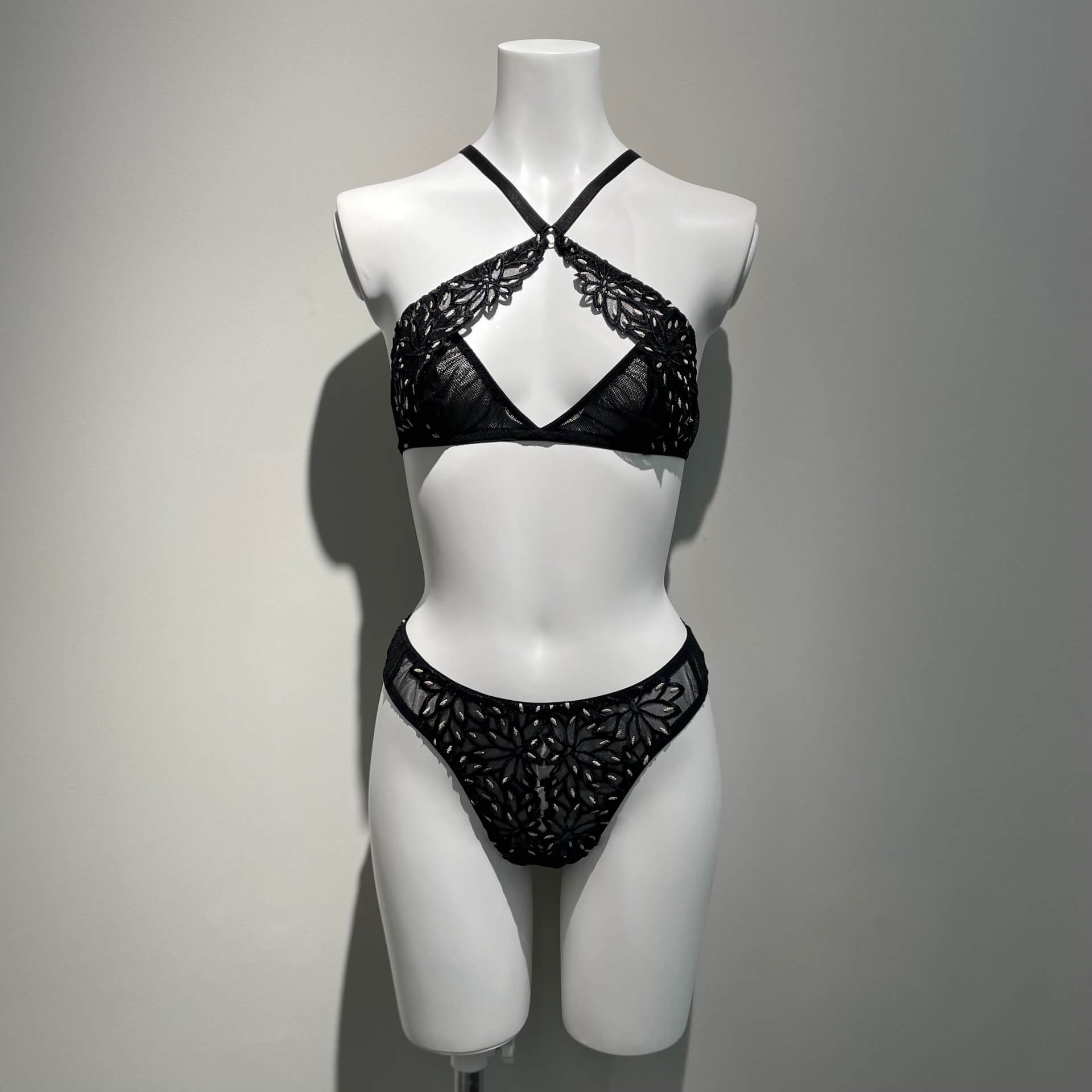 アルバージェ ランジェリーが年に1度の「PG18コレクション」新作をPARCO限定で発売！プライベートセルフィーによるビジュアルが公開 fashion220124_albage-lingerie-04