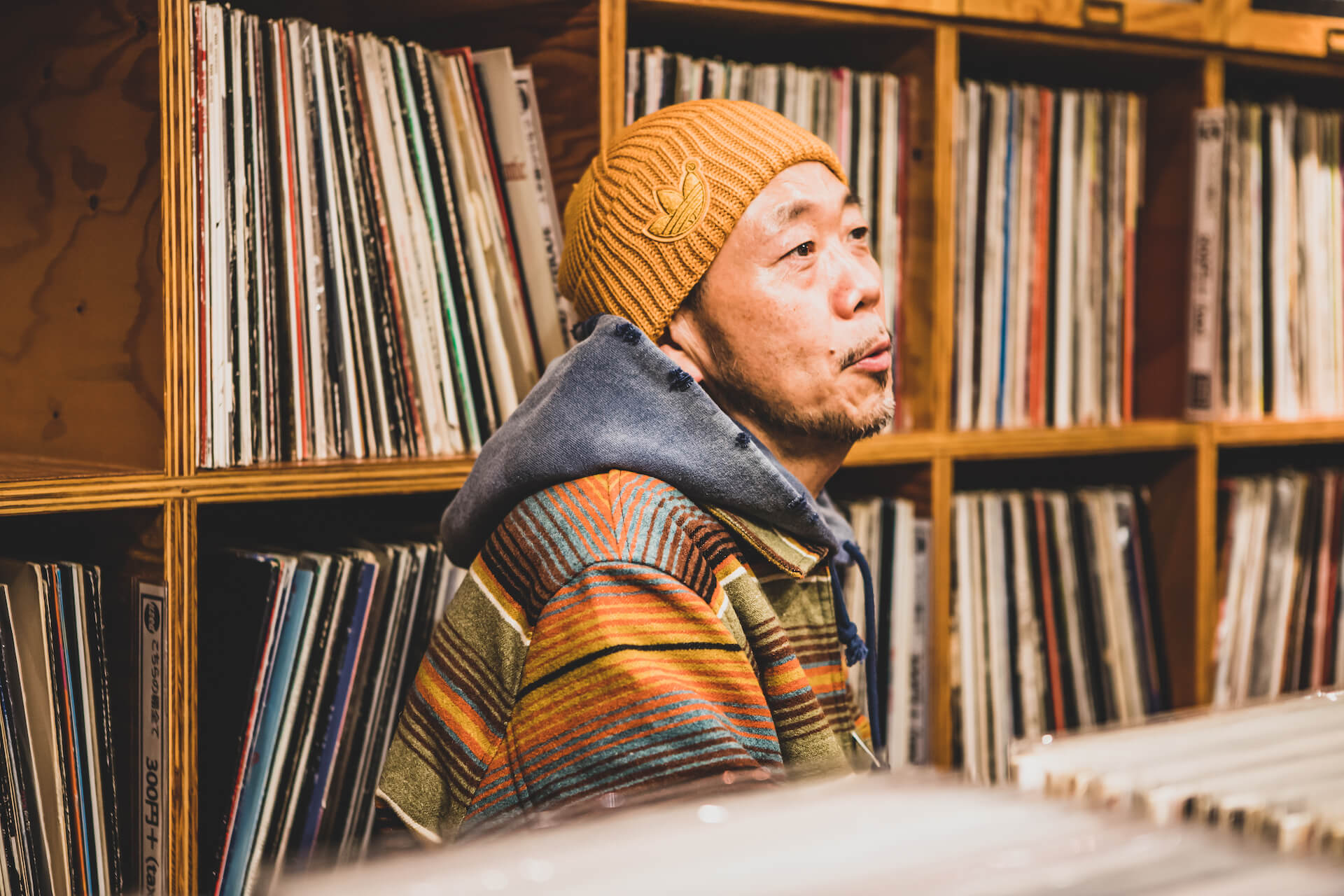 対談：DJ NORI × MURO｜トップ・ヴァイナル・ディガーが考える“レコードで選曲”する意義 interview_220201_nori_muro_08