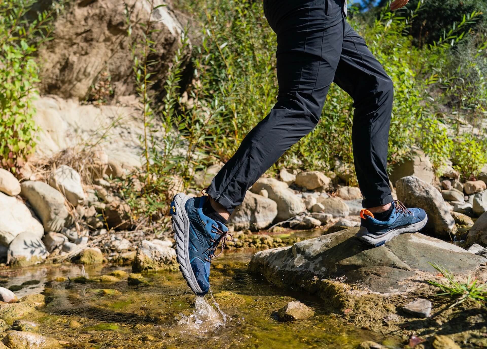 HOKA ONE ONEからサステナブルな軽量防水ハイクシューズ「ANACAPA MID