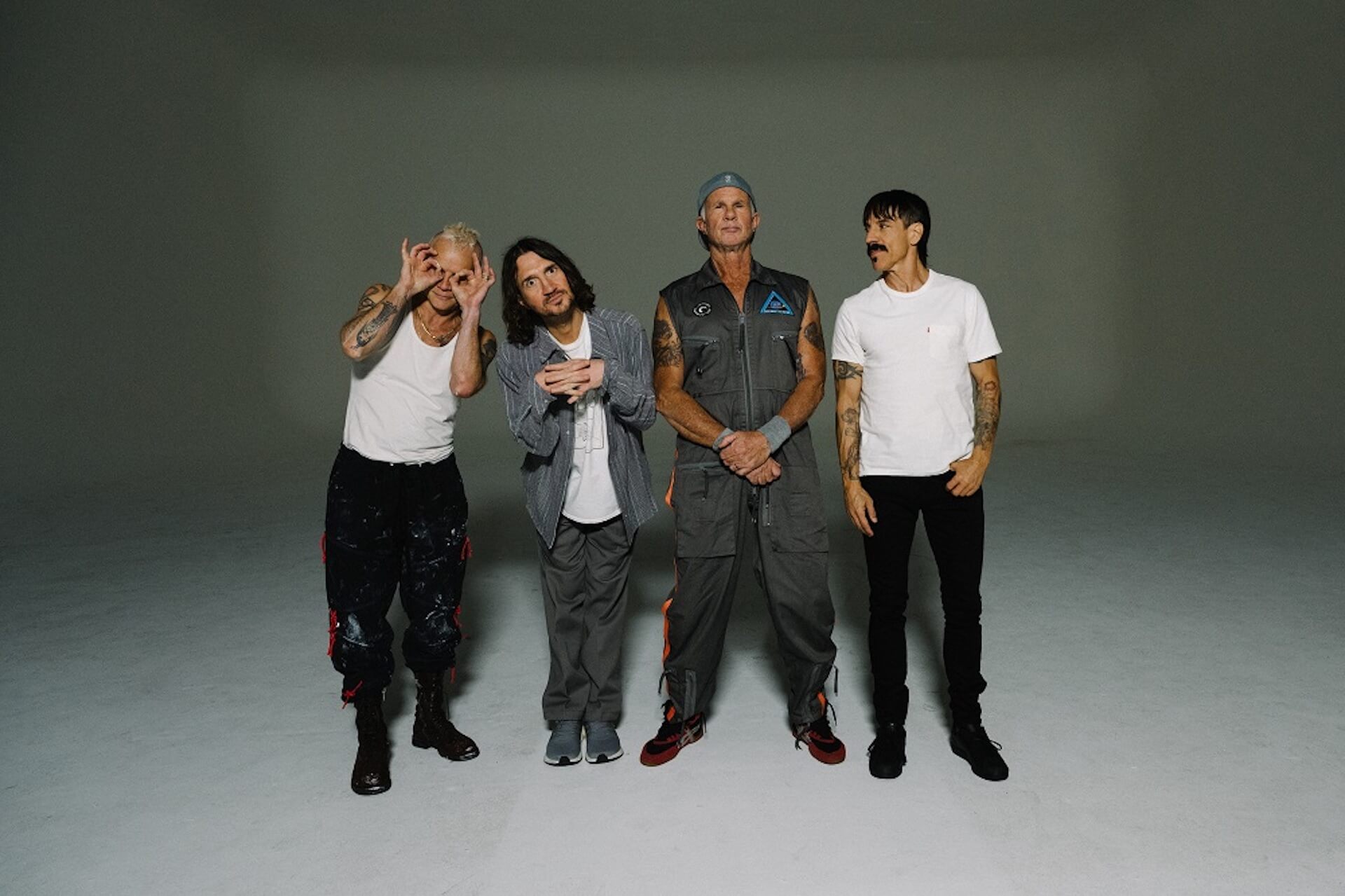 Red Hot Chili Peppers、最新作『Unlimited Love』より先行曲“Poster Child”が配信＆MV公開 music_220303_redhotchillpeppers_02
