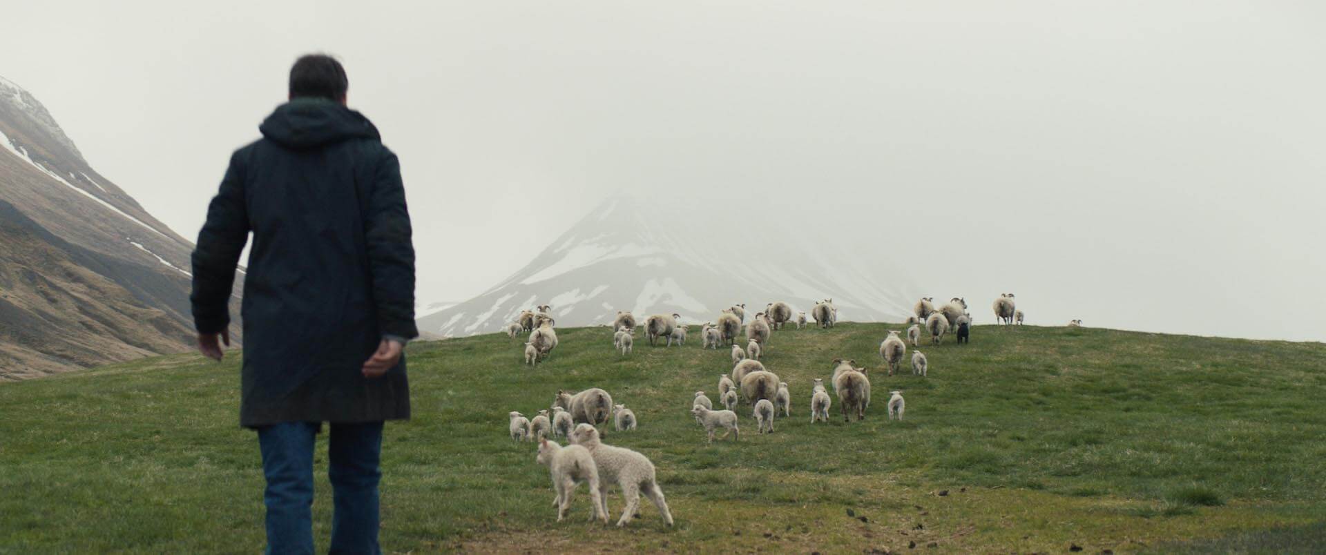 “羊ではない何か”の姿を収めた写真が初お披露目！映画『LAMB／ラム』新場面写真が解禁 film220704_lamb-04