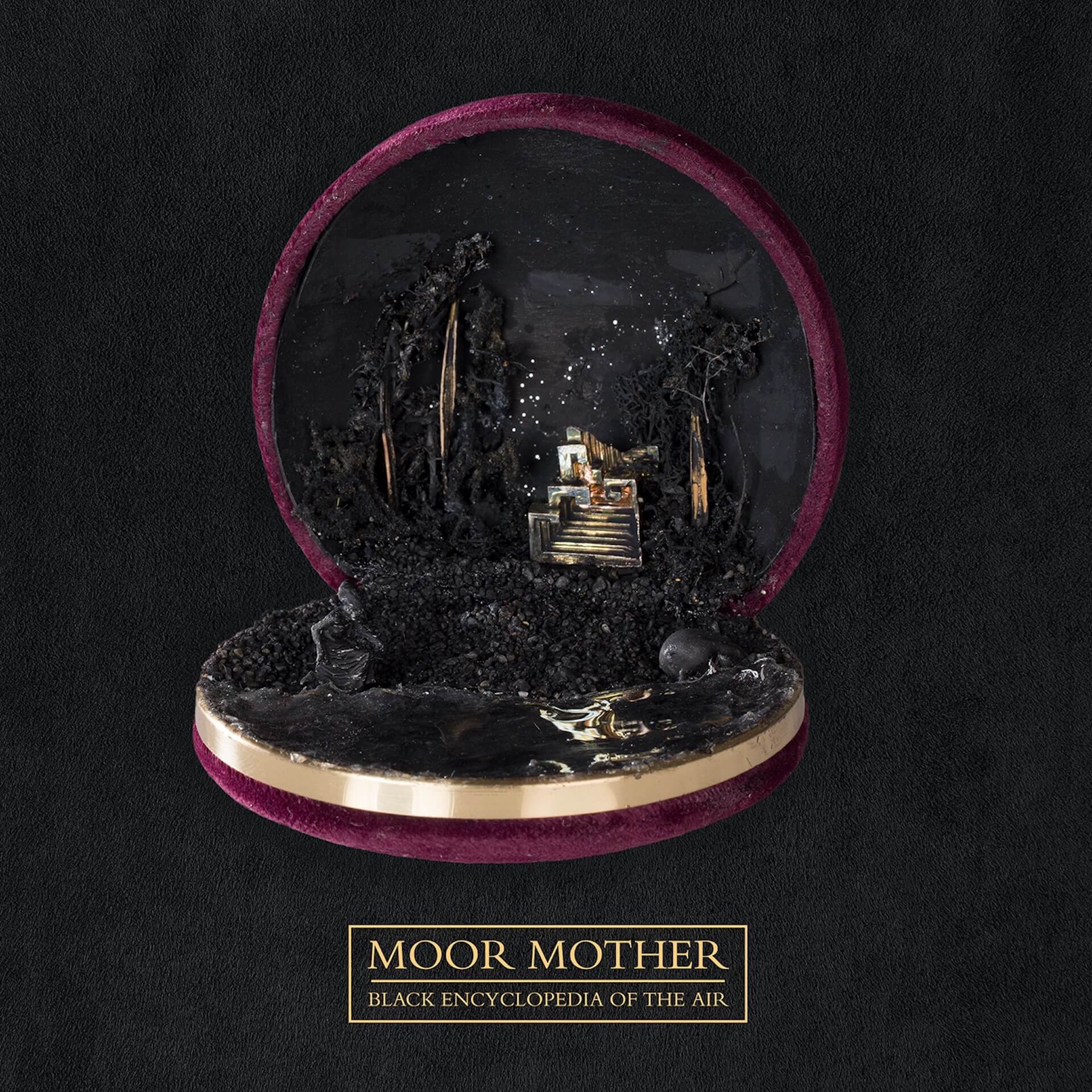 ヒップホップ詩人MOOR MOTHERが〈ANTI-〉からニューアルバム『BLACK ENCYCLOPEDIA OF THE AIR』をリリース発表！ music_210707_moormother2