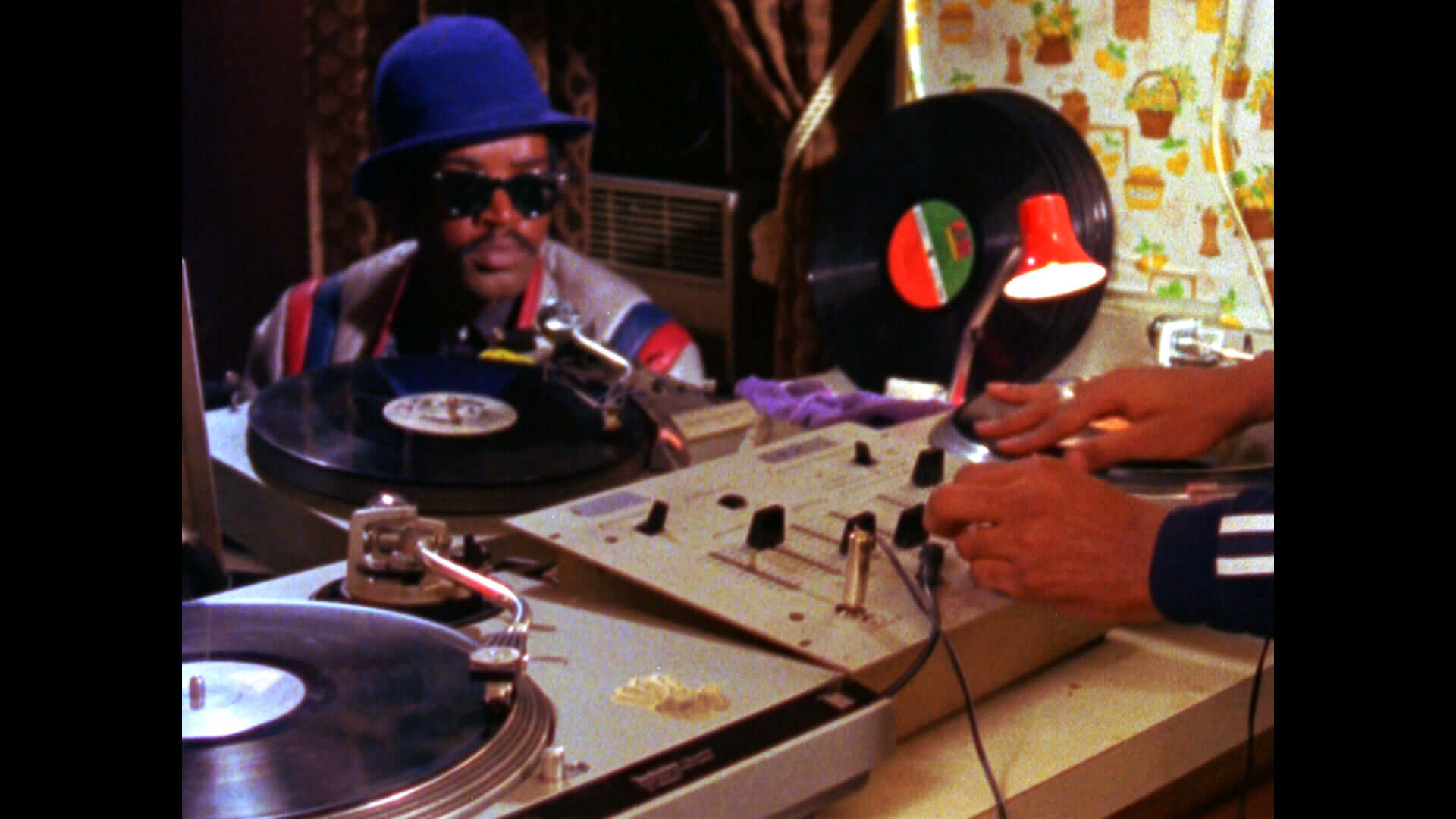 436418 WILD STYLE ワイルド・スタイル | PHOTO GALLERY:見えざる人間のユートピアを構想した伝説的傑作──映画 ...