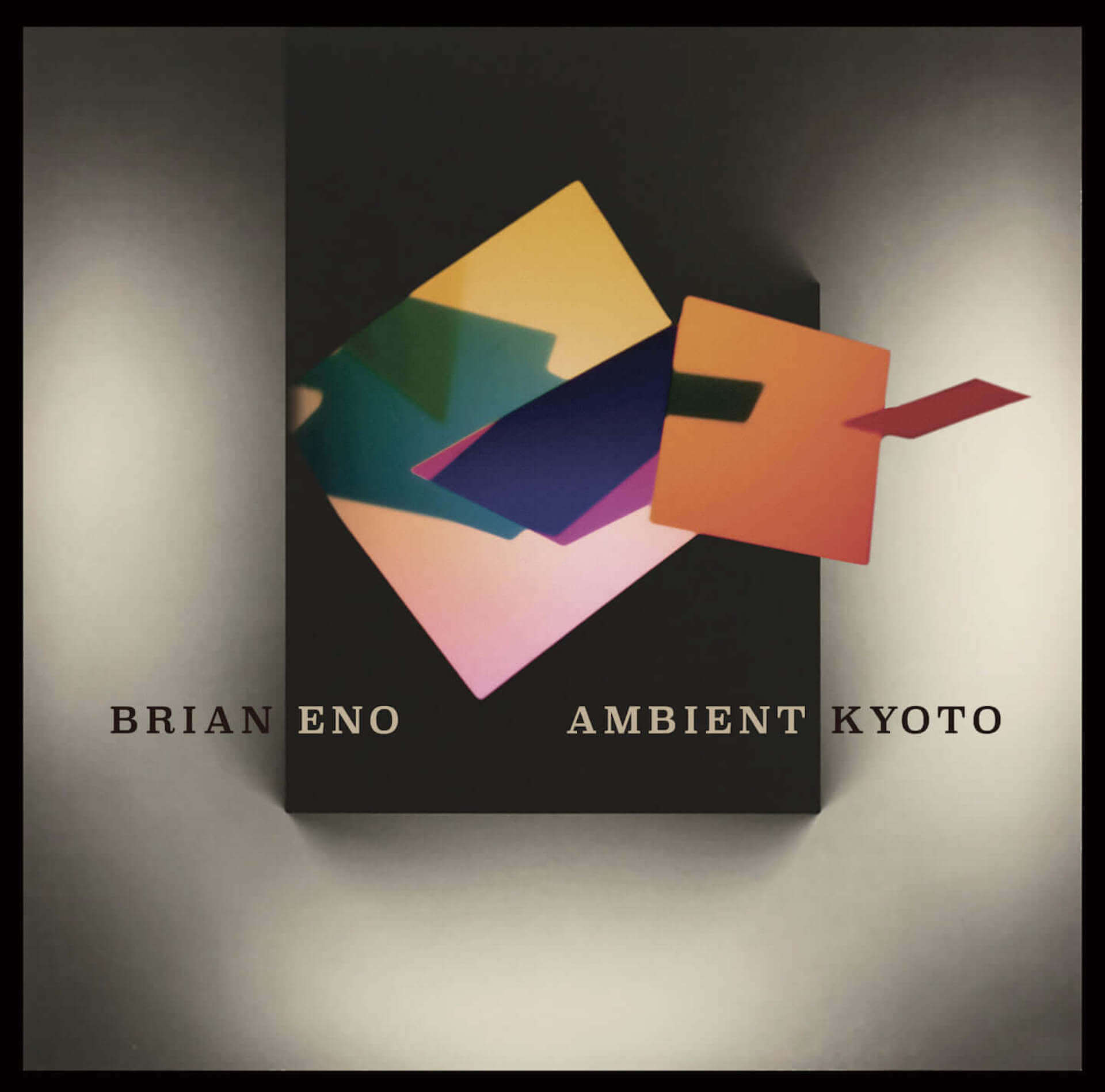 ブライアン・イーノの最新作『FOREVERANDEVERNOMORE』限定ボーナス・トラックを追加した国内盤CDリリース決定｜京都の大規模展は9月3日まで music220829-brian-eno1