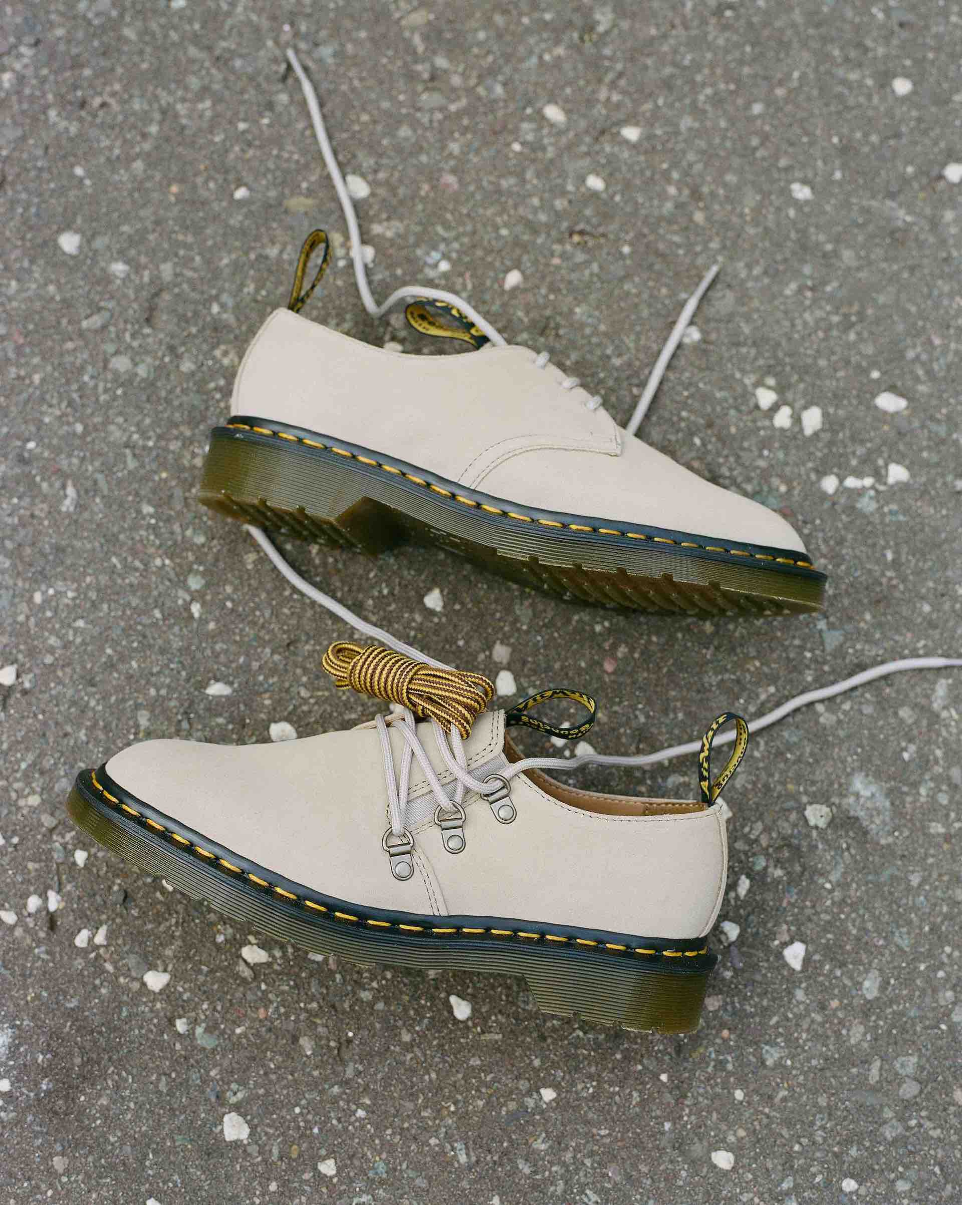 ＜DR. MARTENS × ENGINEERED GARMENTS＞MADE IN ENGLANDの「1461」3ホールシューズ2型が登場 fashion220901-drmartens-01