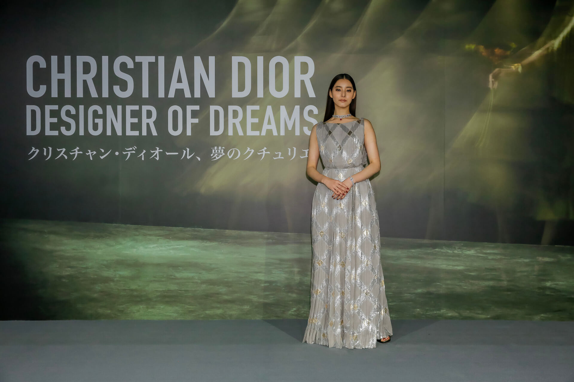 完売 クリスチャンディオール 公式図録 クチュリエ展図録 Dior - 本