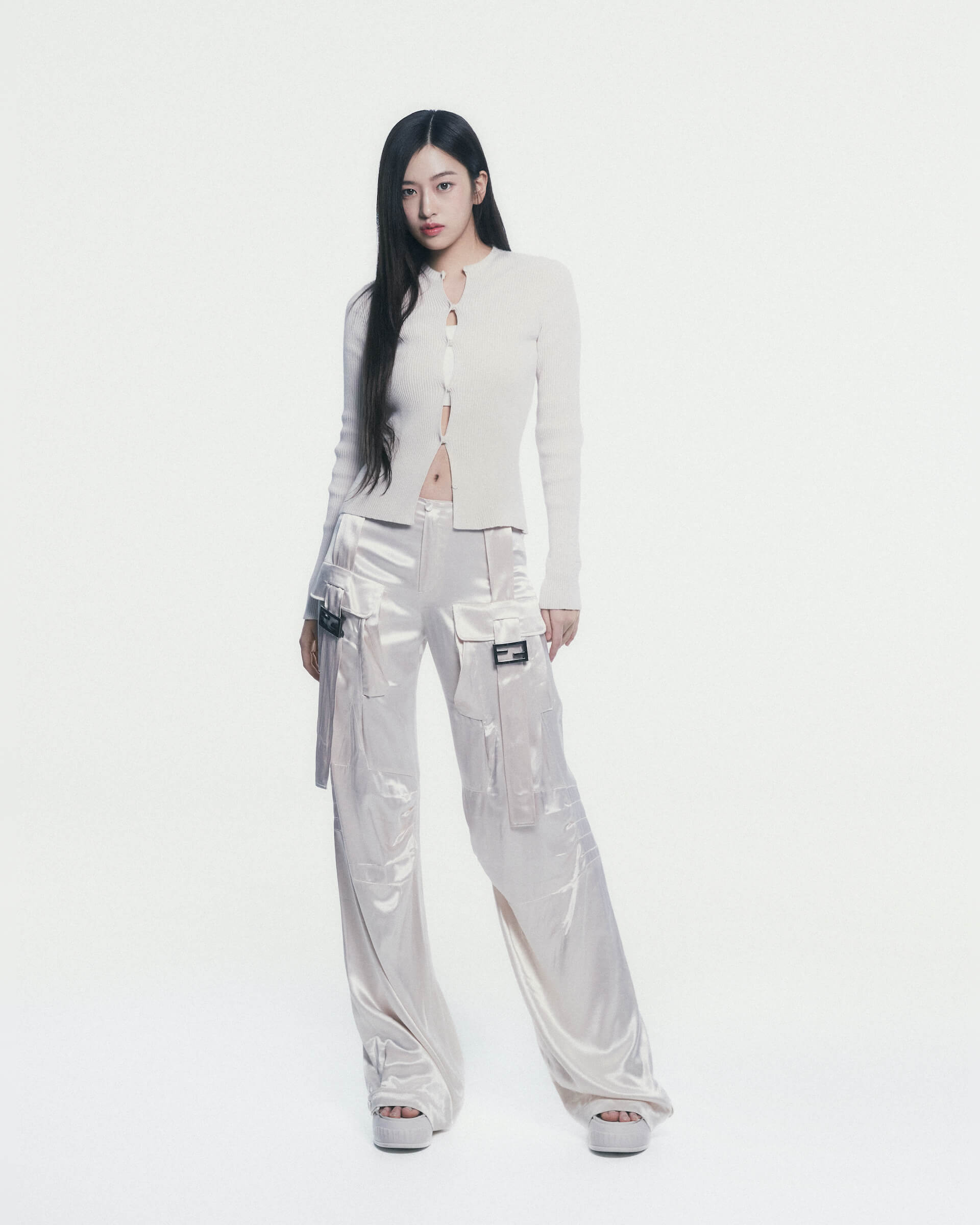 アン・ユジン（IVE）がFENDI韓国ブランドアンバサダーに｜2023年春夏ウィメンズアイテムを着用したビジュアルが公開 fashion230117-fendi3