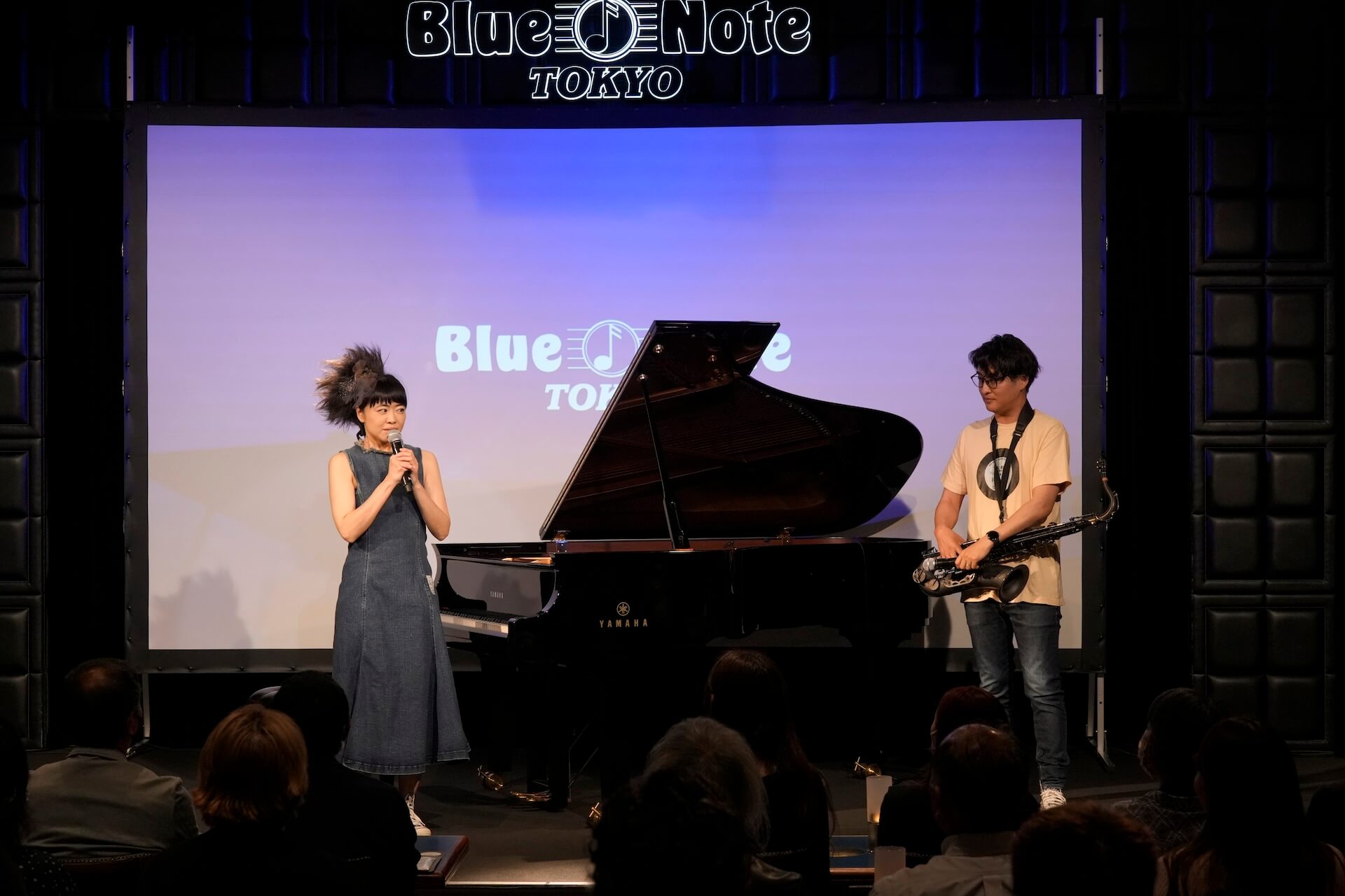 映画『BLUE GIANT』のスペシャル上映がBlue Note Tokyoで開催｜ピアニストの上原ひろみがサプライズ登場し、劇中曲のスペシャル・パフォーマンスを披露 music230509_blue-giant-04