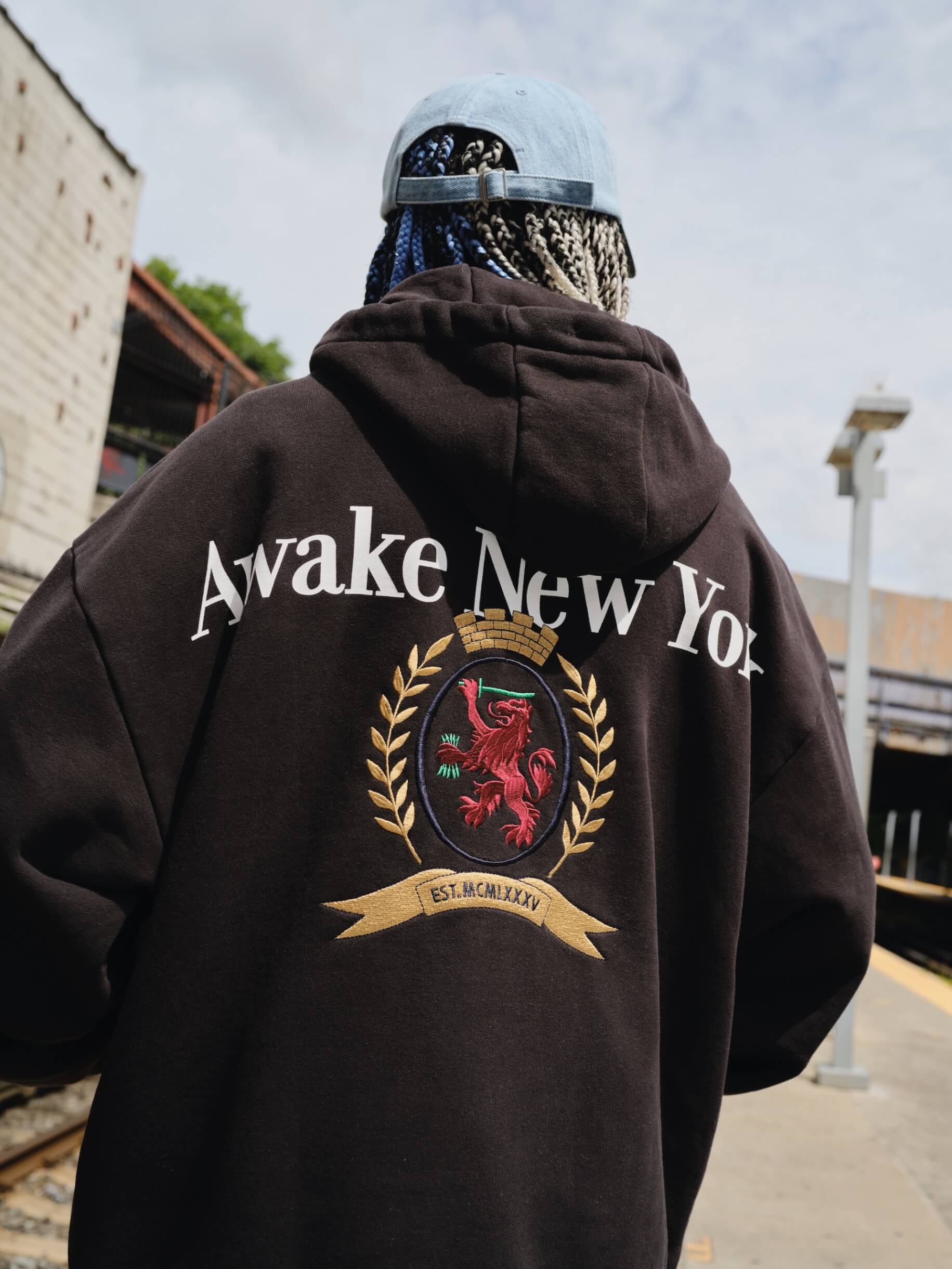 TOMMY X AWAKE NY｜90’sバック・トゥ・スクールユニフォームをアップデート fashion230921_tommy-x-awakeny-016