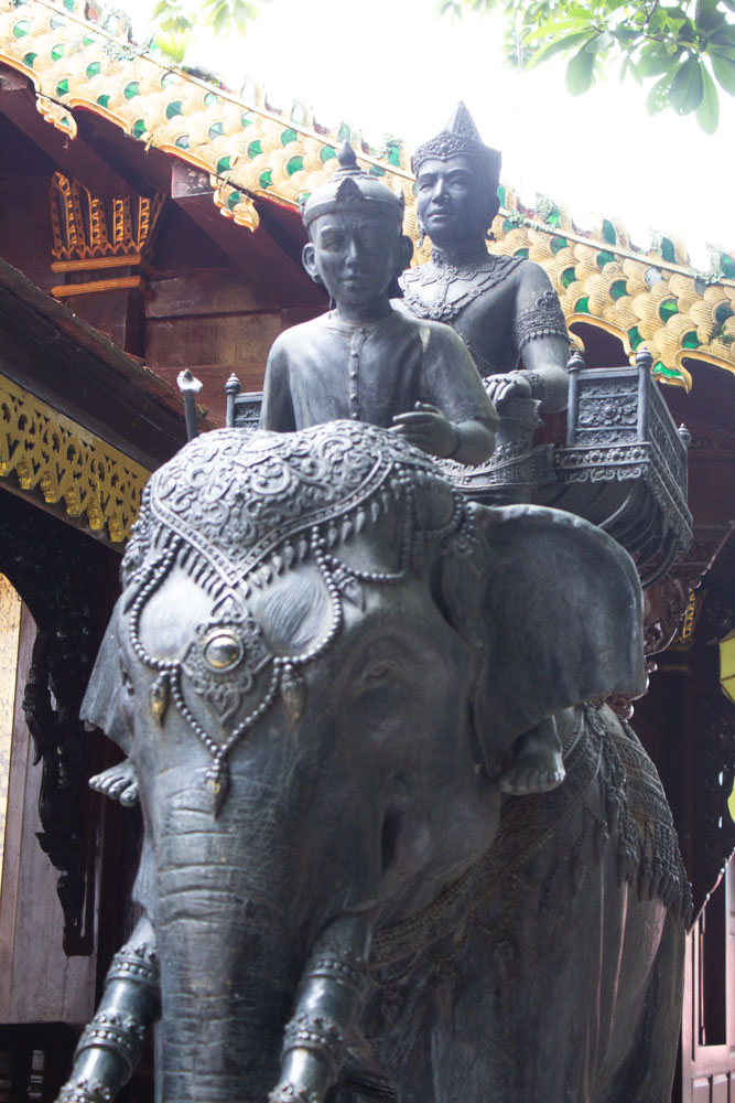 タイドラマの影響で民族衣装×遺跡が人気！アユタヤ・チェンマイの圧巻な仏教建築をご紹介 column230929_thailand-report-temple-033