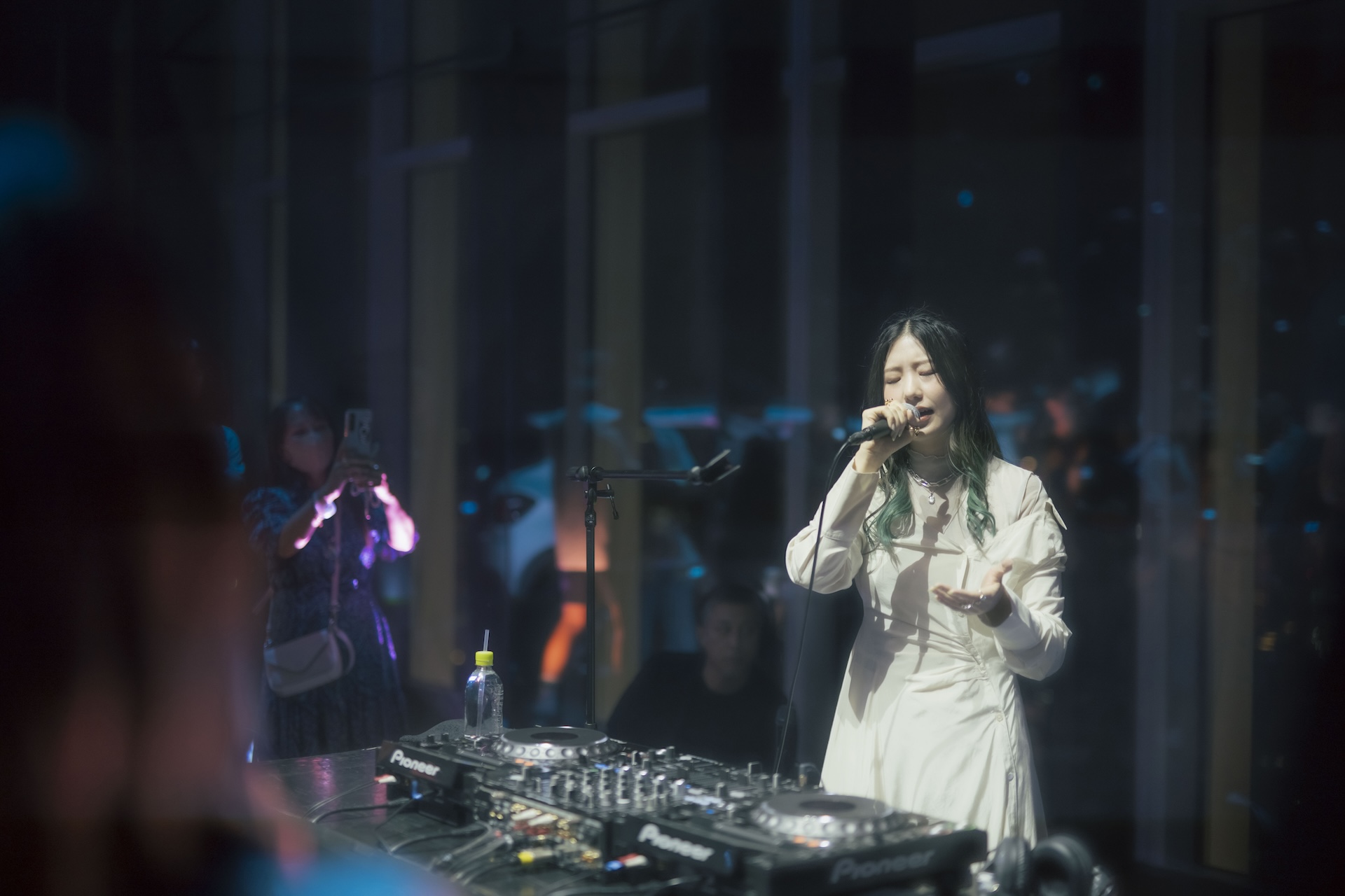 【REPORT】TENDREとYonYonがスペシャルLIVE & DJを披露！完全招待制の＜Jeep Avenger Launch Party＞をレポート column2410-jeep-avenger6