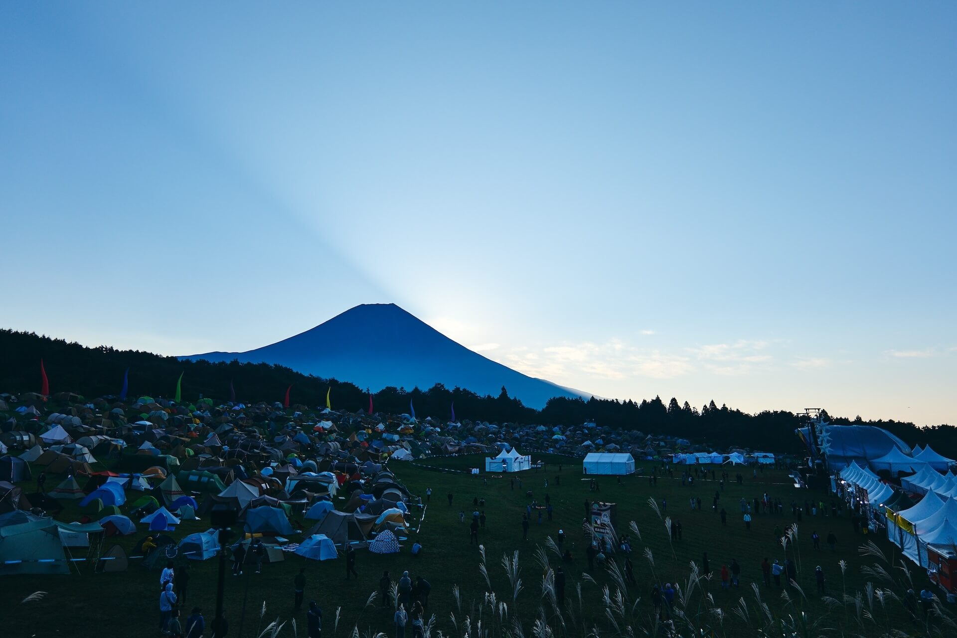 【PHOTO REPORT】朝霧JAM'24｜富士山の麓にCaribouやJohn Carroll Kirbyが登場、息を呑む光景の数々を振り返る column2410-asagirijam