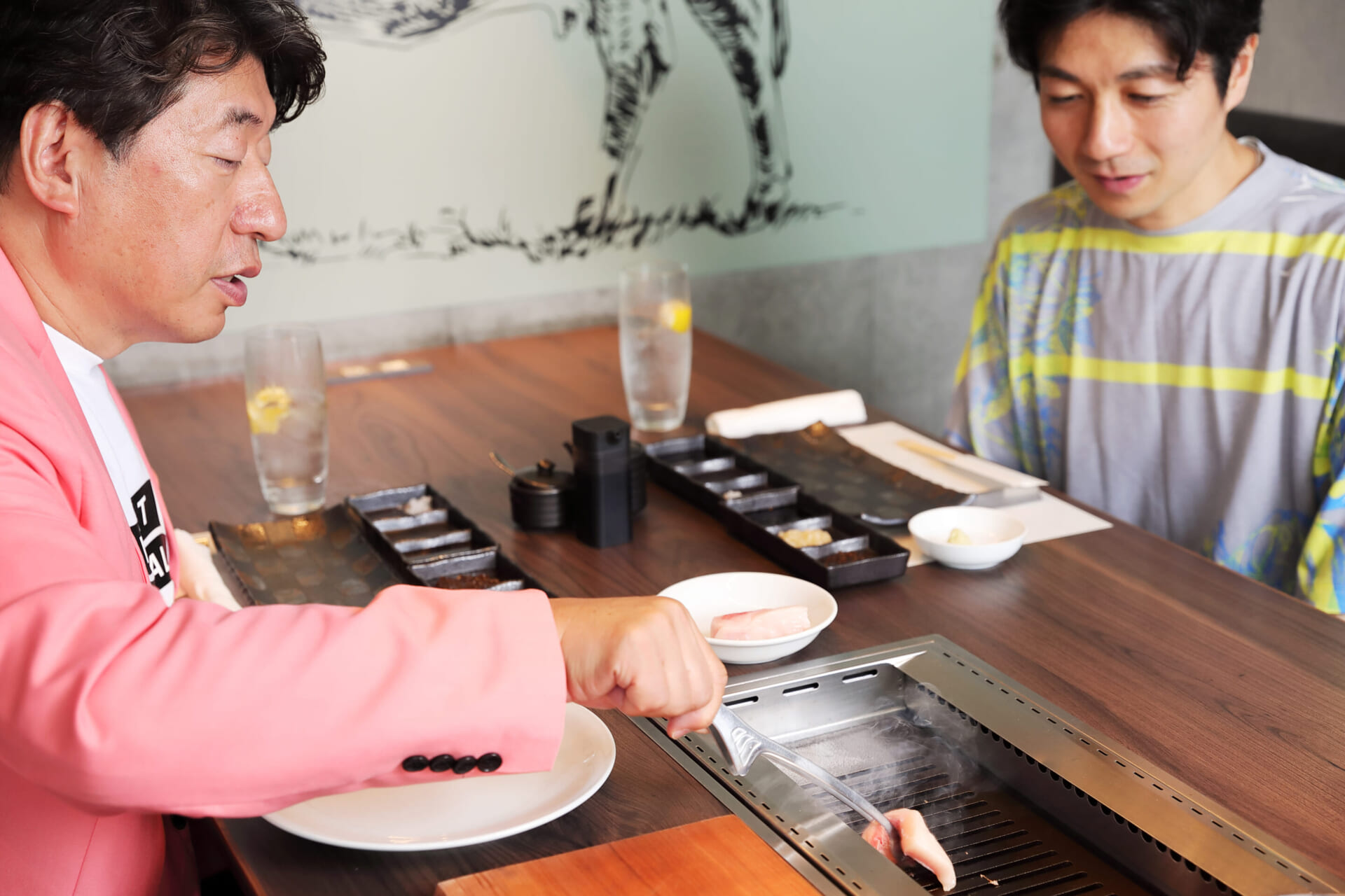 肉感ビート炸裂! 寺門ジモンとケンモチヒデフミが『シャトーブリアン』を丸焼きトーク IMG_0060-1920x1280 肉感ビート炸裂! 寺門ジモンとケンモチヒデフミが『シャトーブリアン』を丸焼きトーク IMG_0060-1920x1280