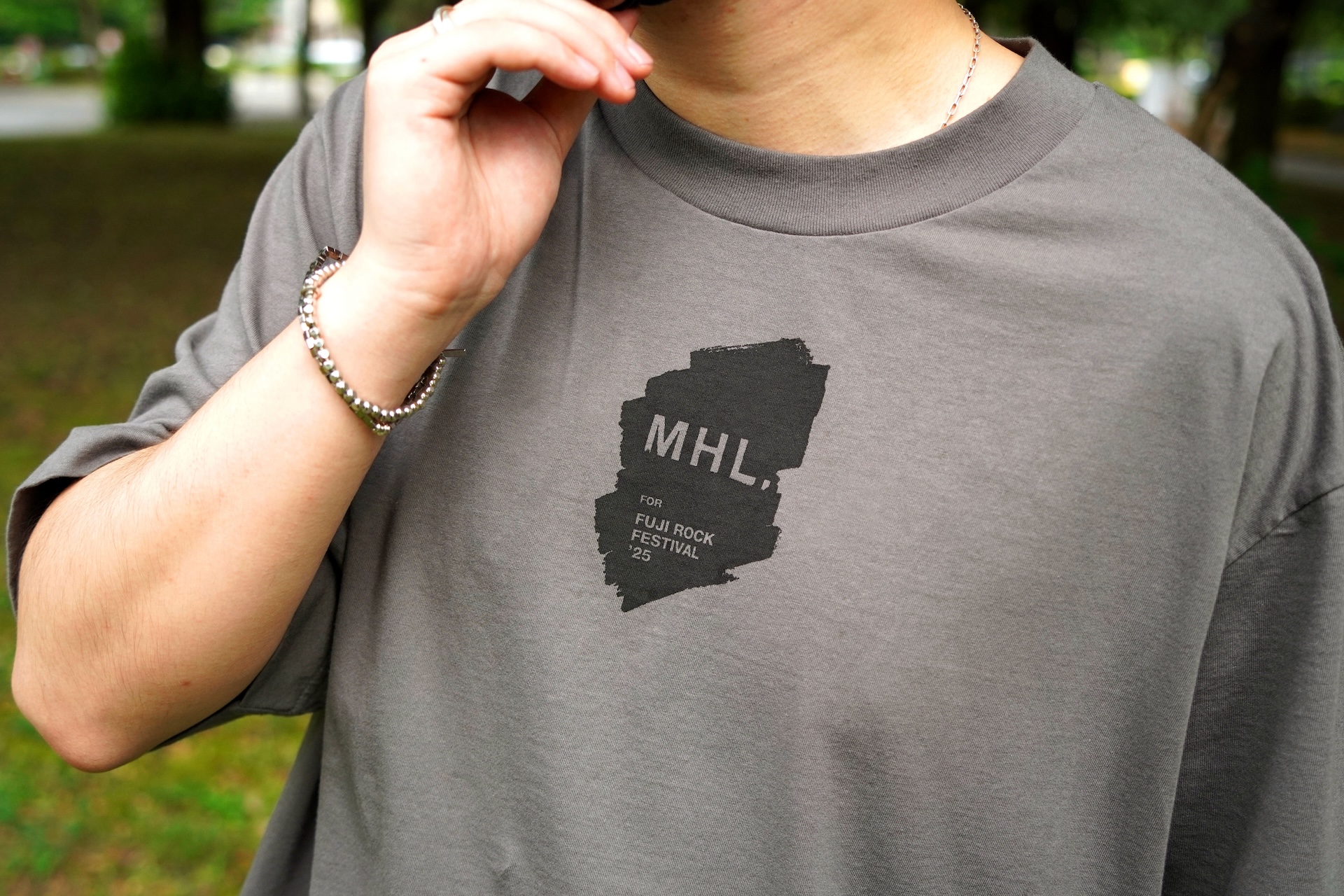 洗練されたシンプルなデザインで街着にも！ MHL.とのコラボで注目のフジロック・コレクション2025をピックアップ DSC08228