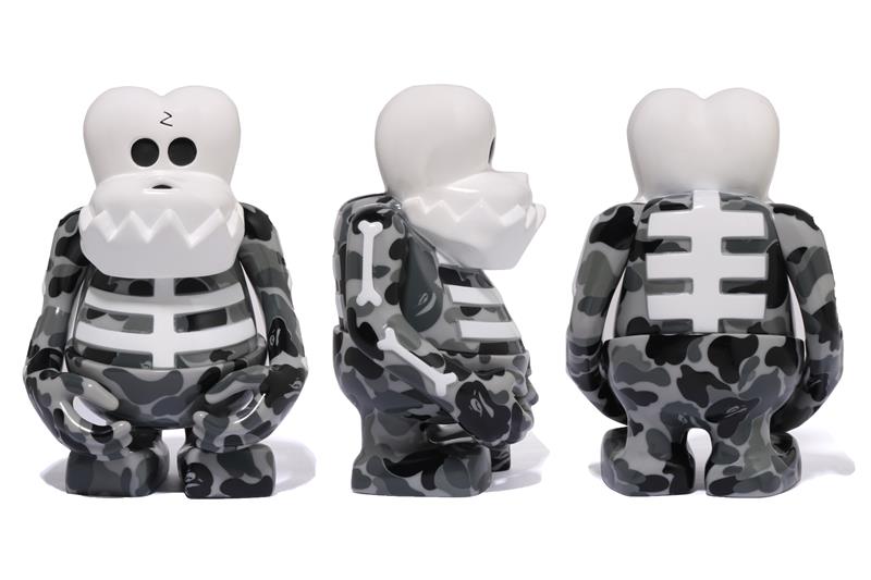 〈A BATHING APE®︎〉が〈BOUNTY HUNTER〉とのコラボフィギュア “SKULL-KUN”を発売 sub5-3