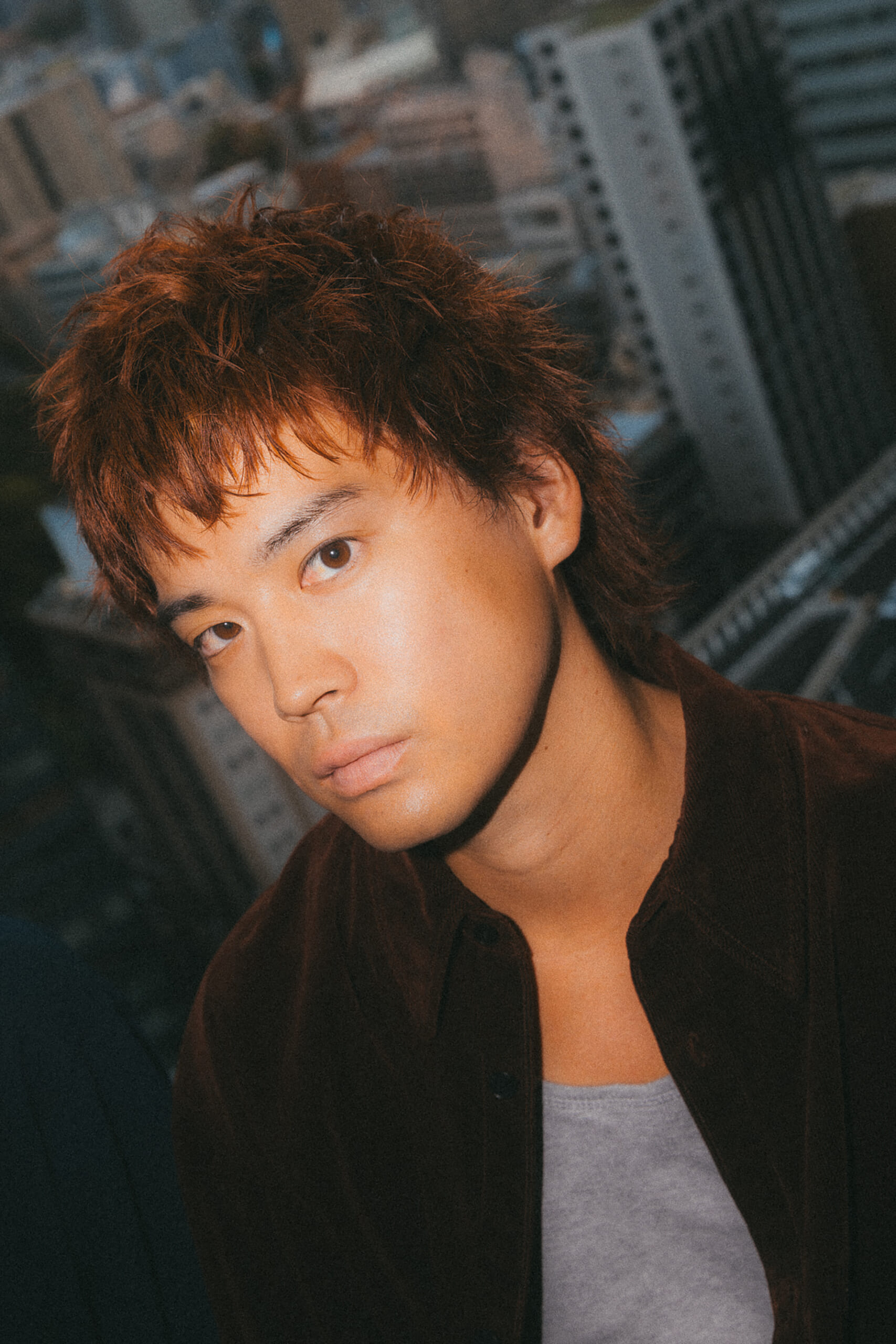 正しさに倣わず、自分の意志で選ぶ──Newspeakが『Glass Door』に込めた“今” KK1_3003-scaled