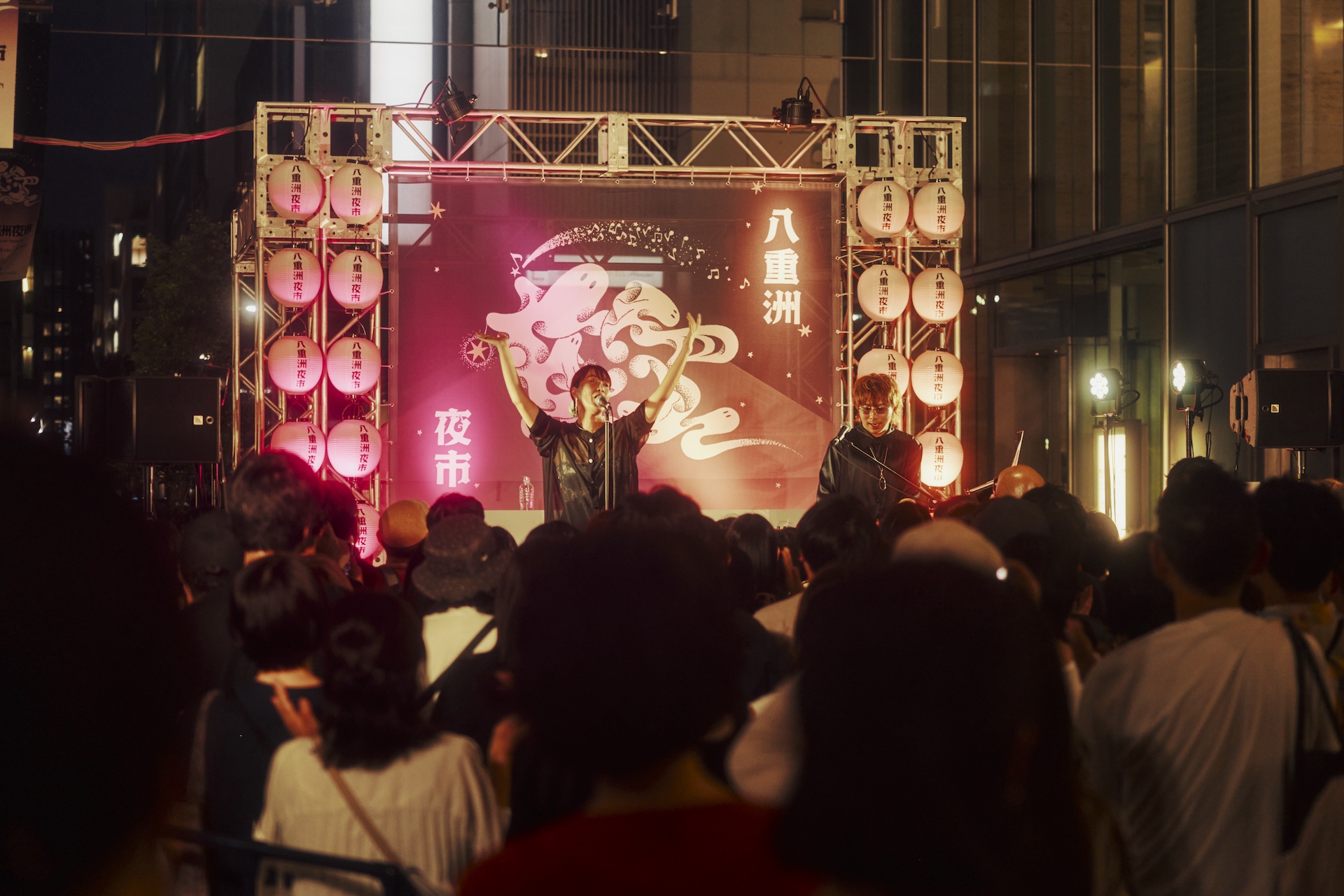 大人たちが晩夏の東京の夜を楽しむ。<八重洲夜市 2025>1週目レポート music_yaesu_07 大人たちが晩夏の東京の夜を楽しむ。<八重洲夜市 2025>1週目レポート music_yaesu_07